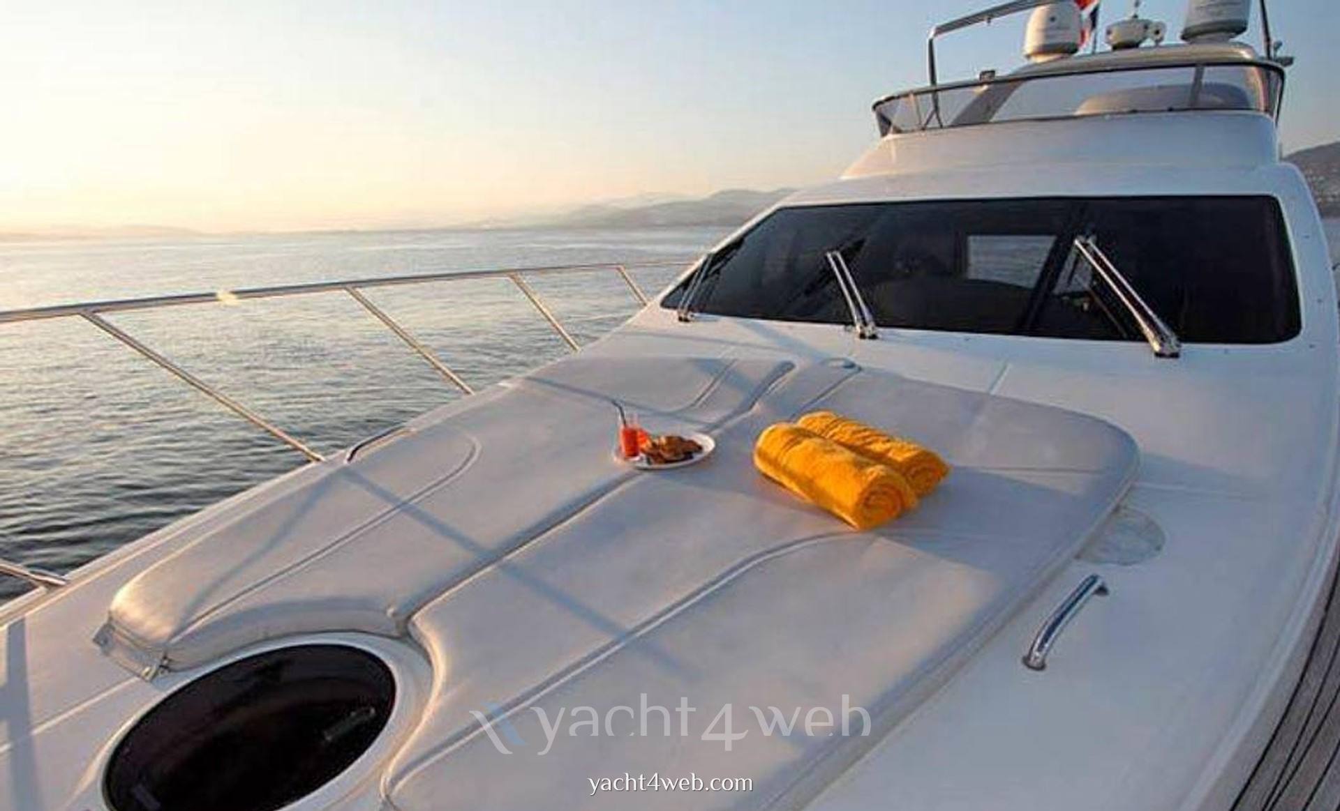 Azimut 62 Yate a motor