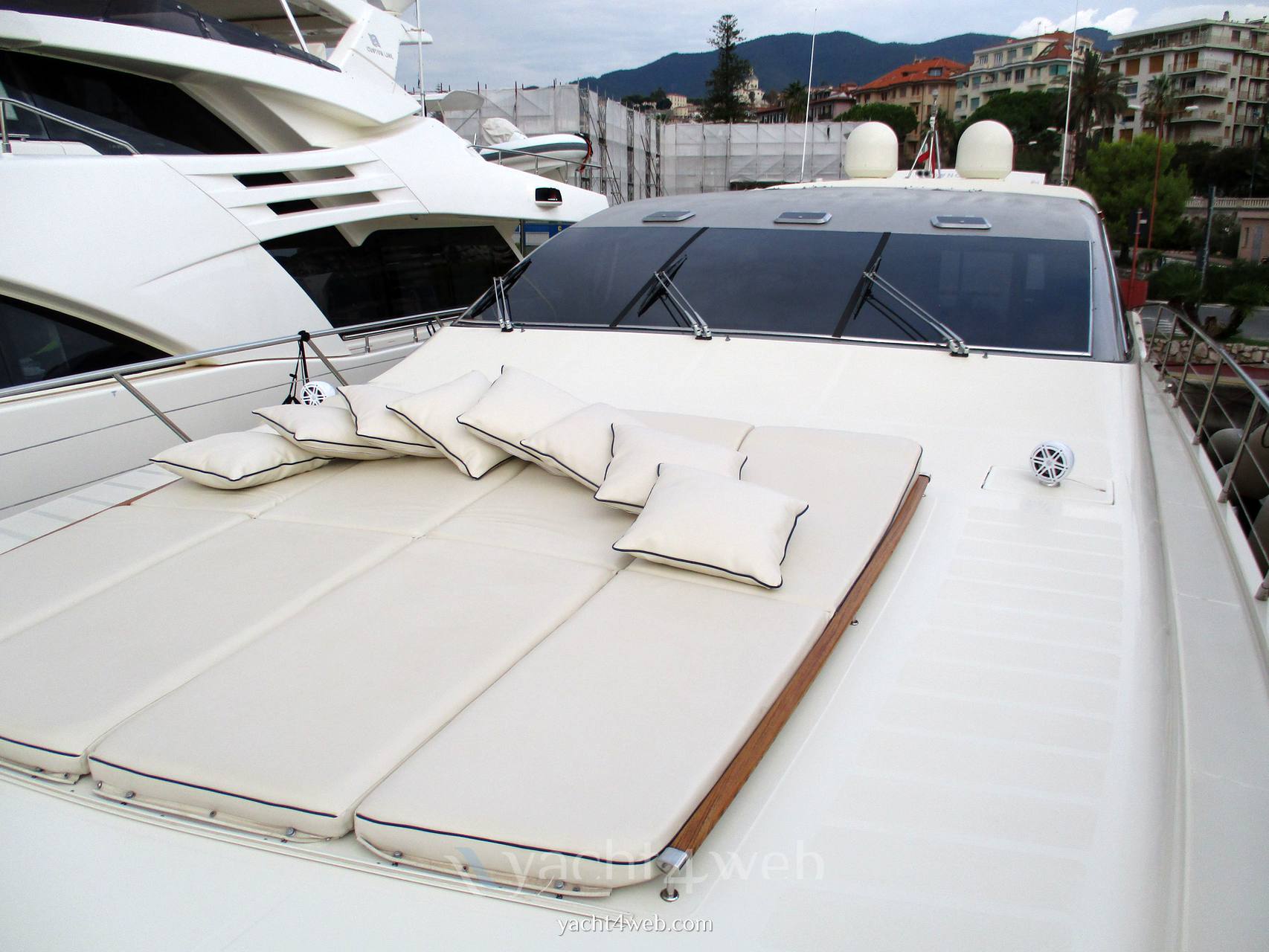 Riva 84 cantata motor boat