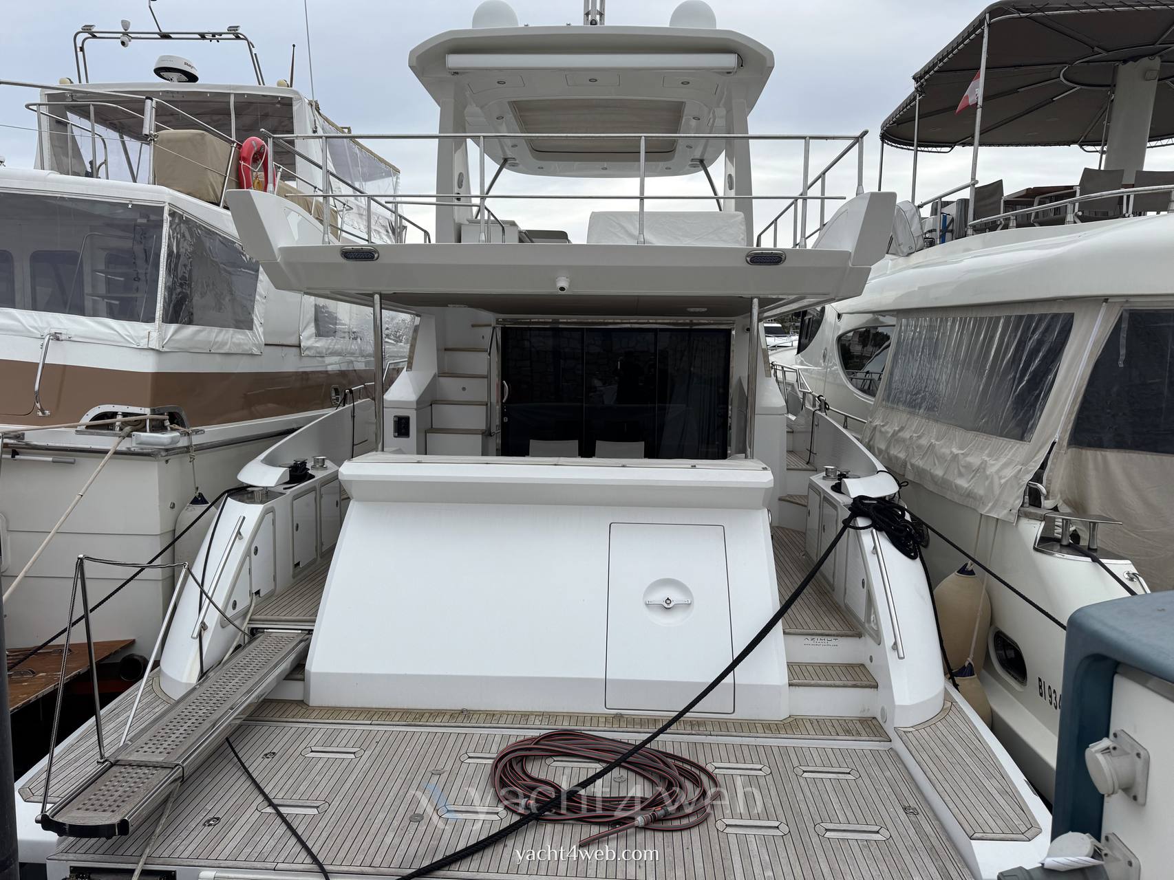 Azimut 66 fly Barco de motor usado para venta