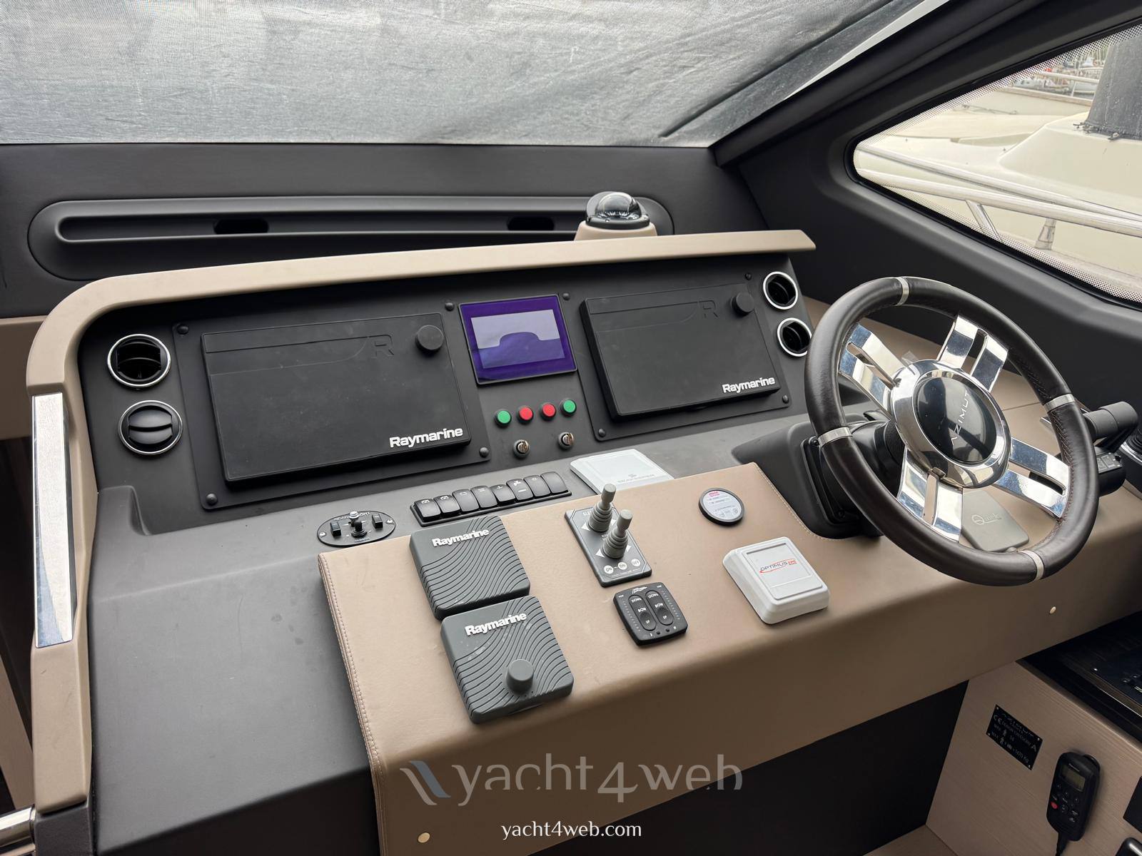 Azimut 66 fly Yate a motor