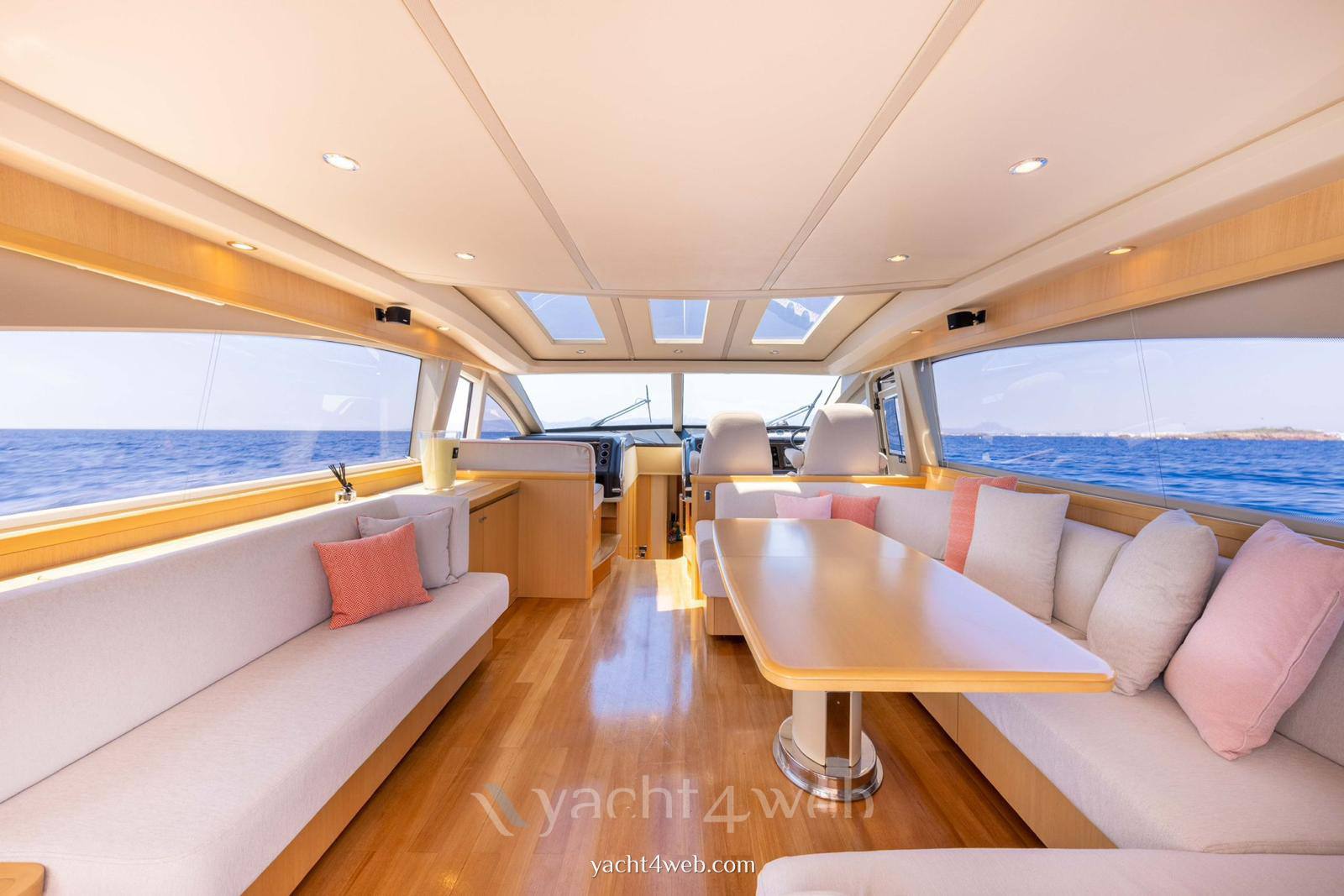 Princess V70 Yate a motor