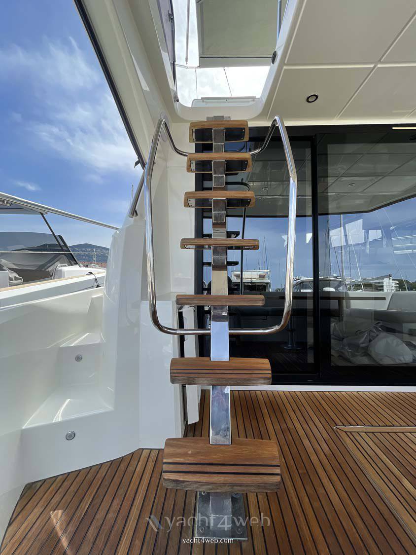 Jeanneau Prestige 460 fly barca a motore