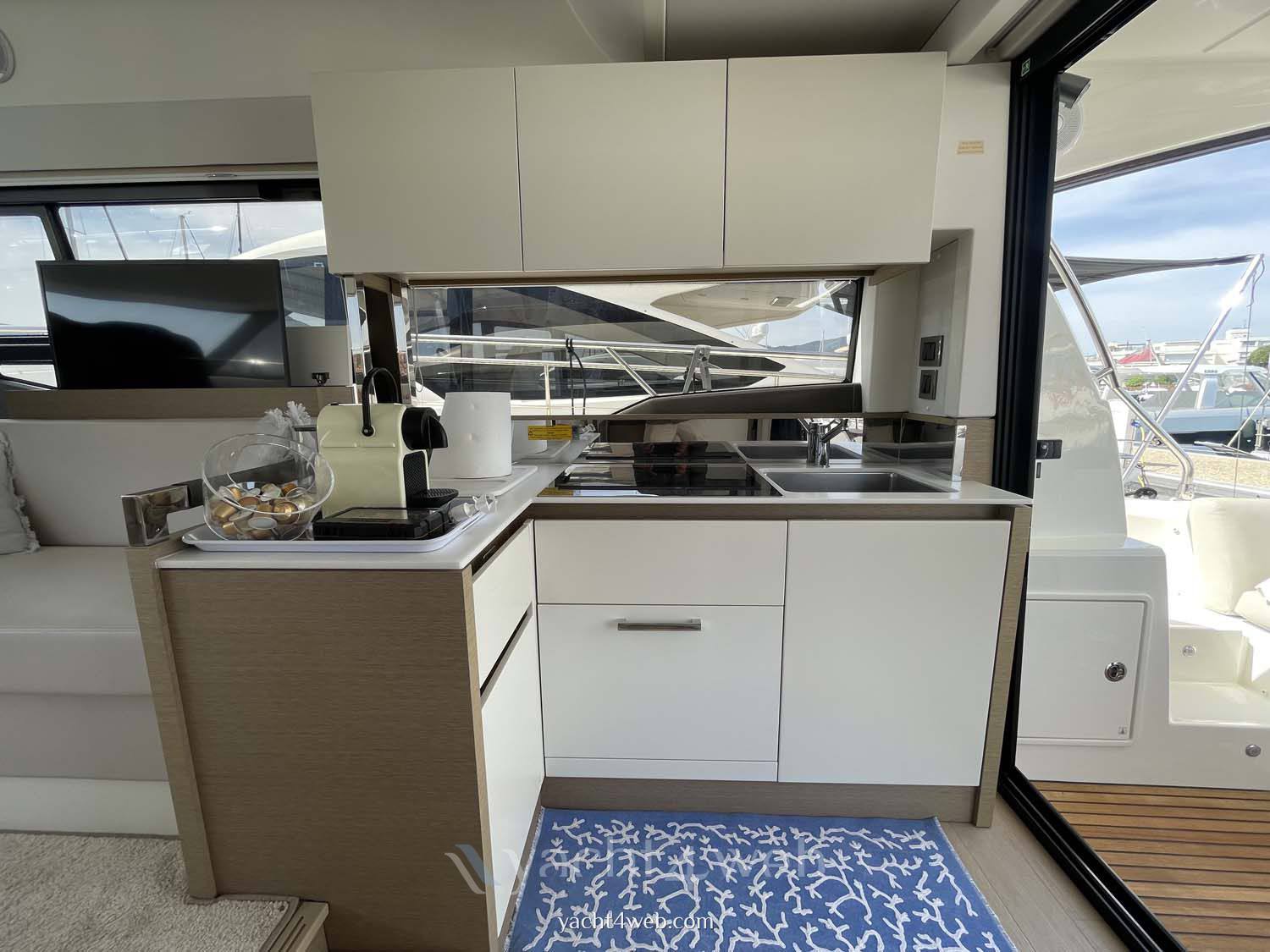 Jeanneau Prestige 460 fly barca a motore