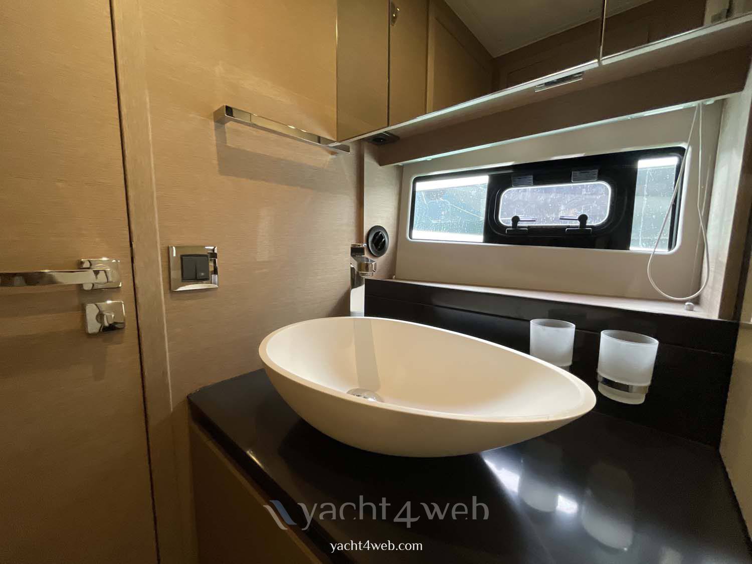Jeanneau Prestige 460 fly Motoryacht