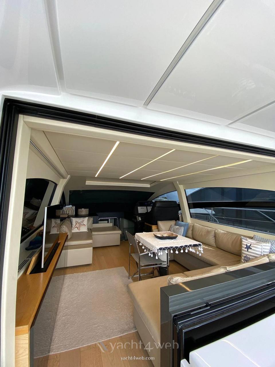 Pershing 70 Motoryacht