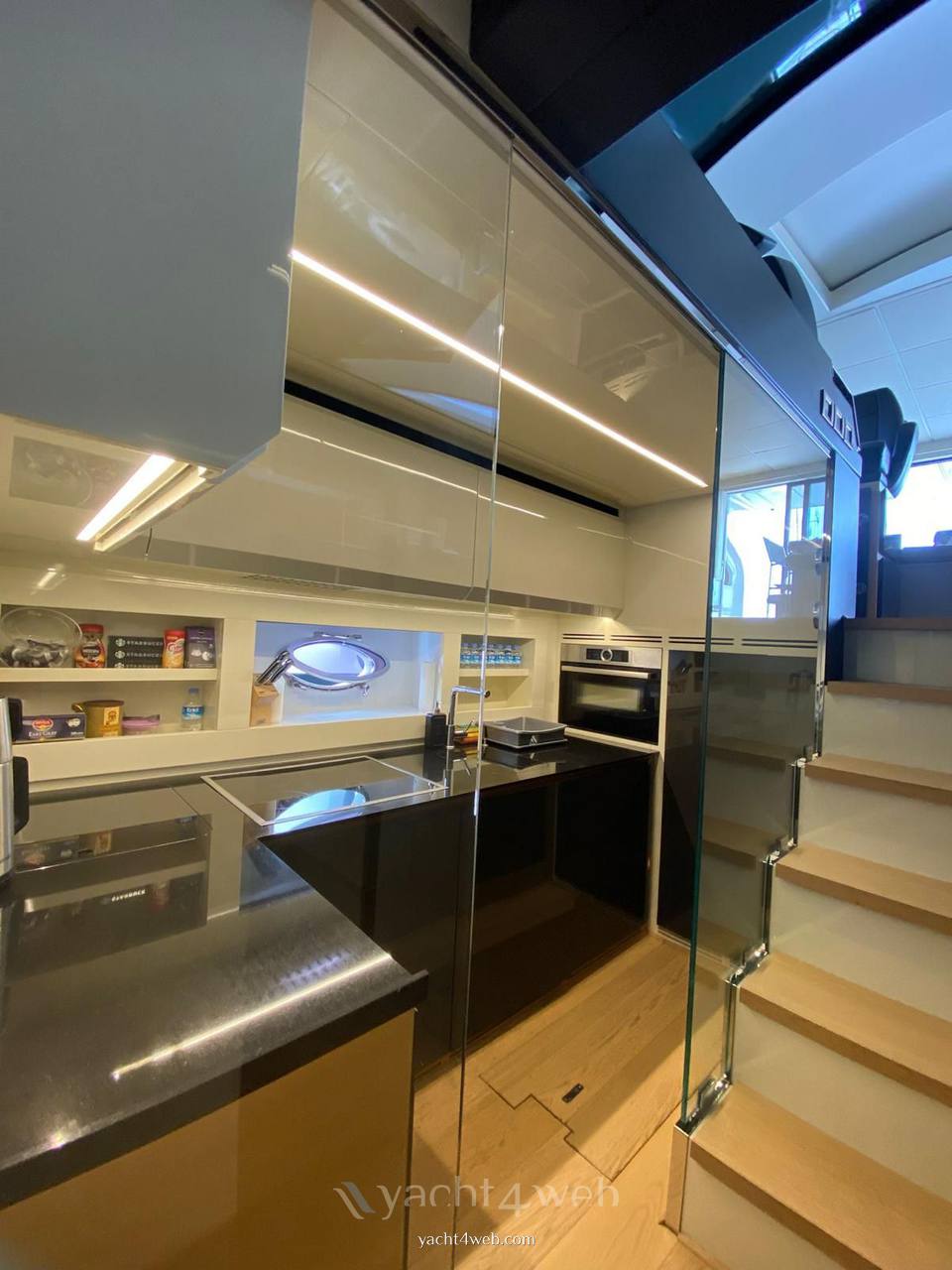 Pershing 70 0