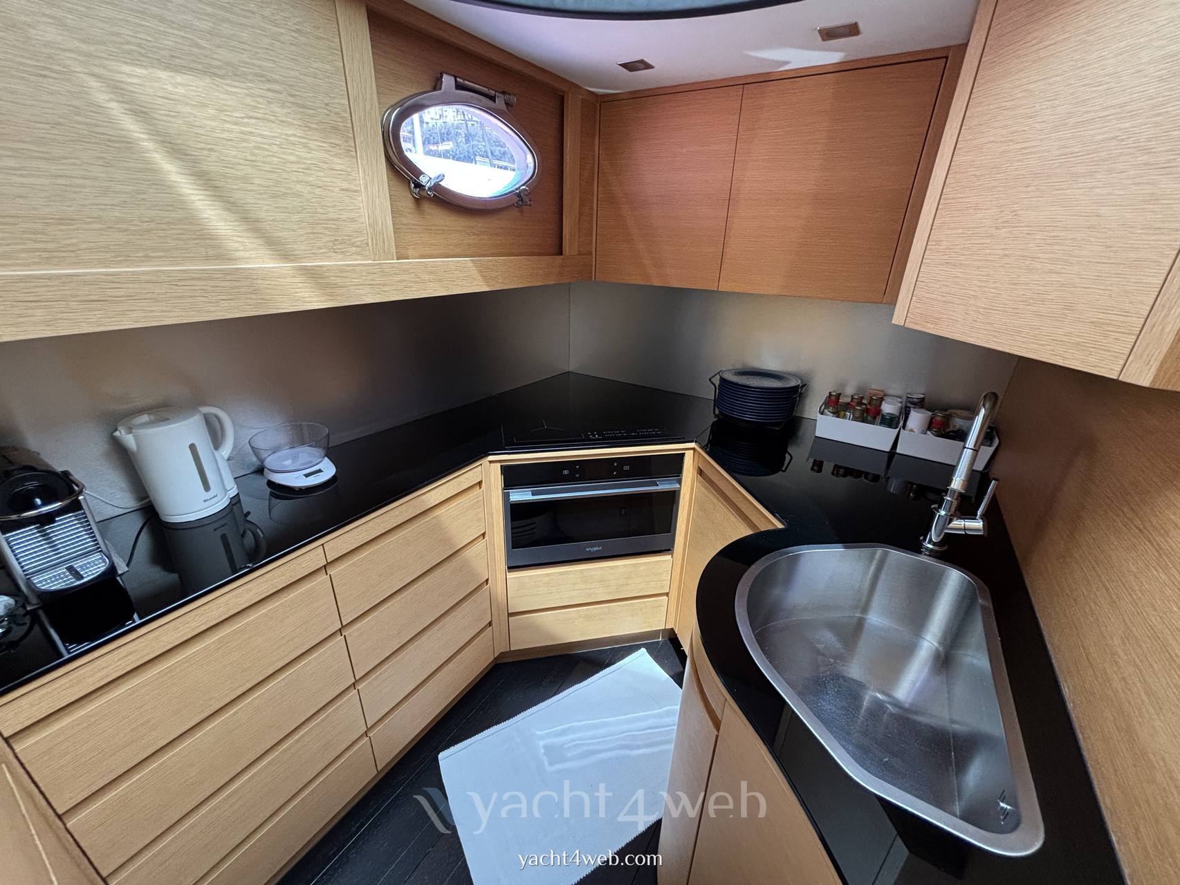 Pershing 64 barca a motore