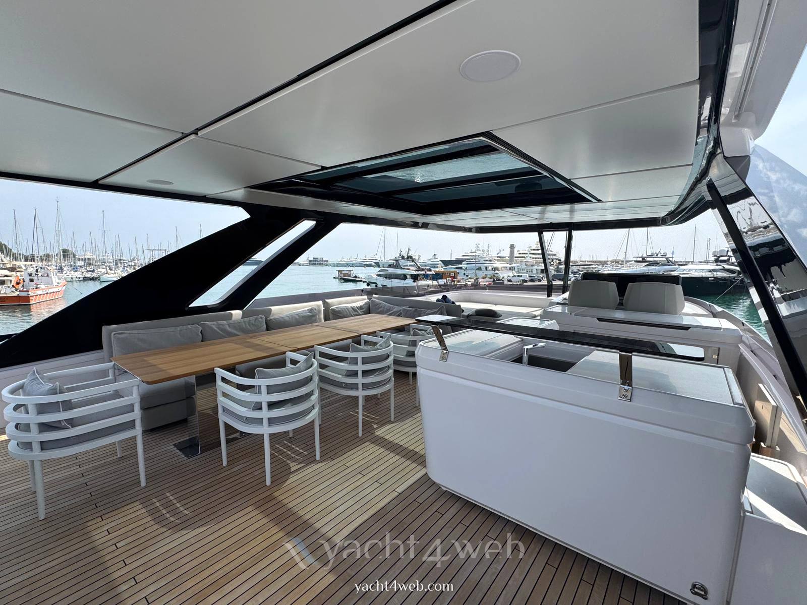 Ferretti yachts 860 usato
