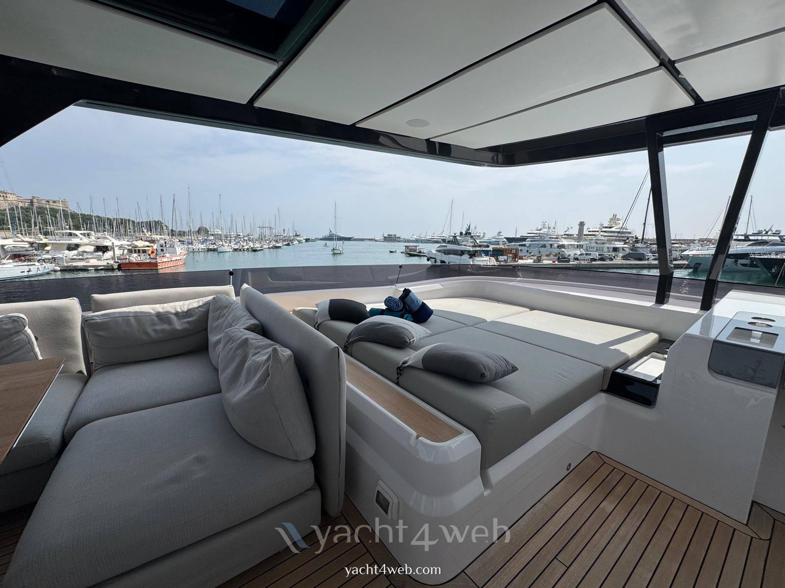 Ferretti yachts 860 barca a motore