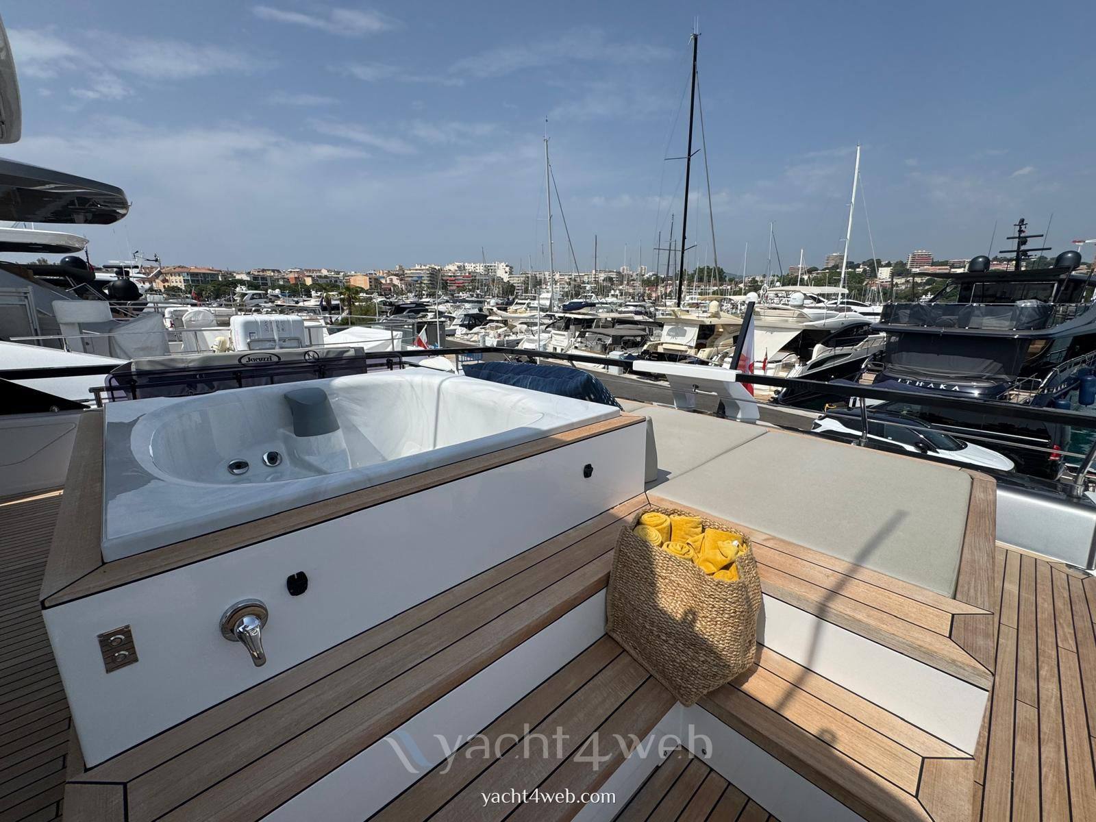 Ferretti yachts 860 fotografia