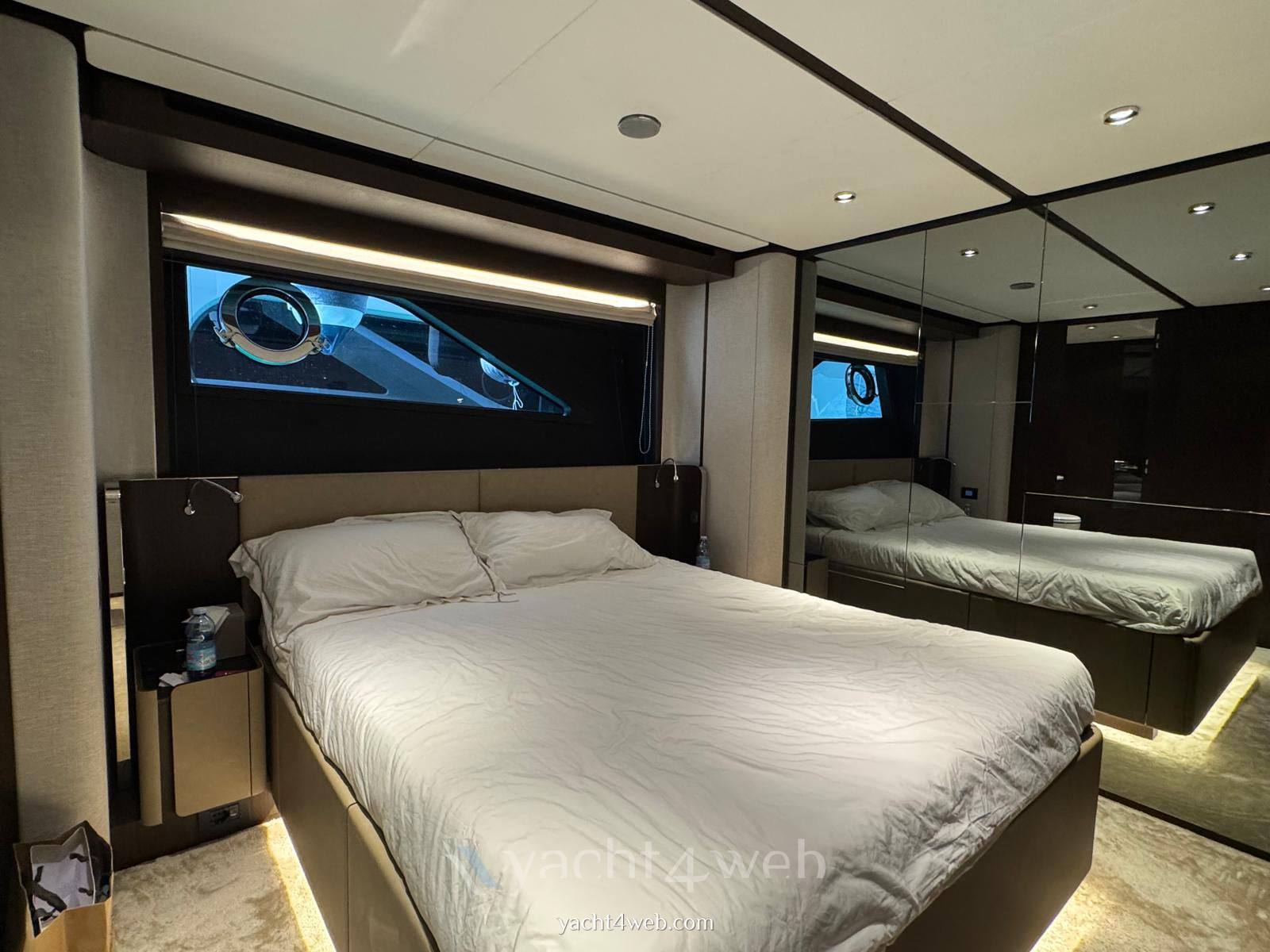 Ferretti yachts 860 