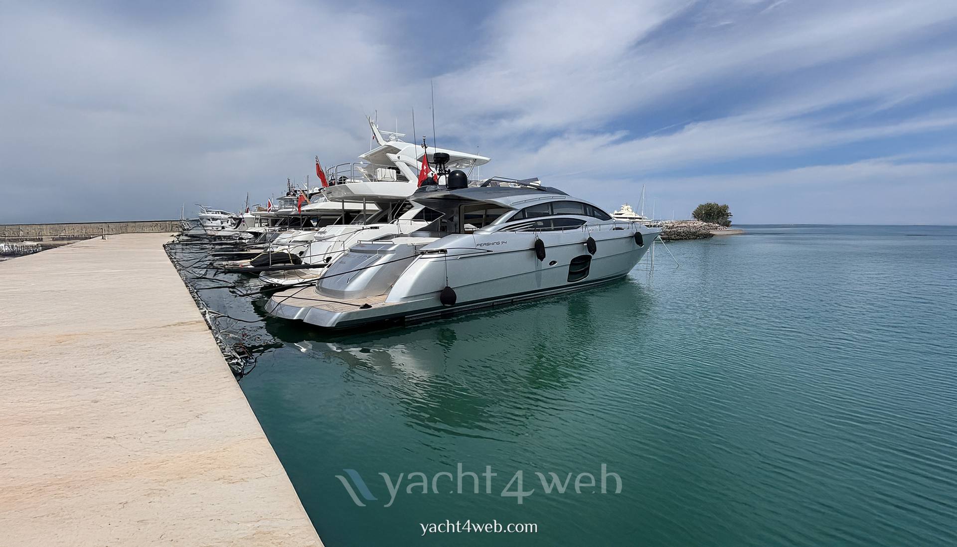 Pershing 74 