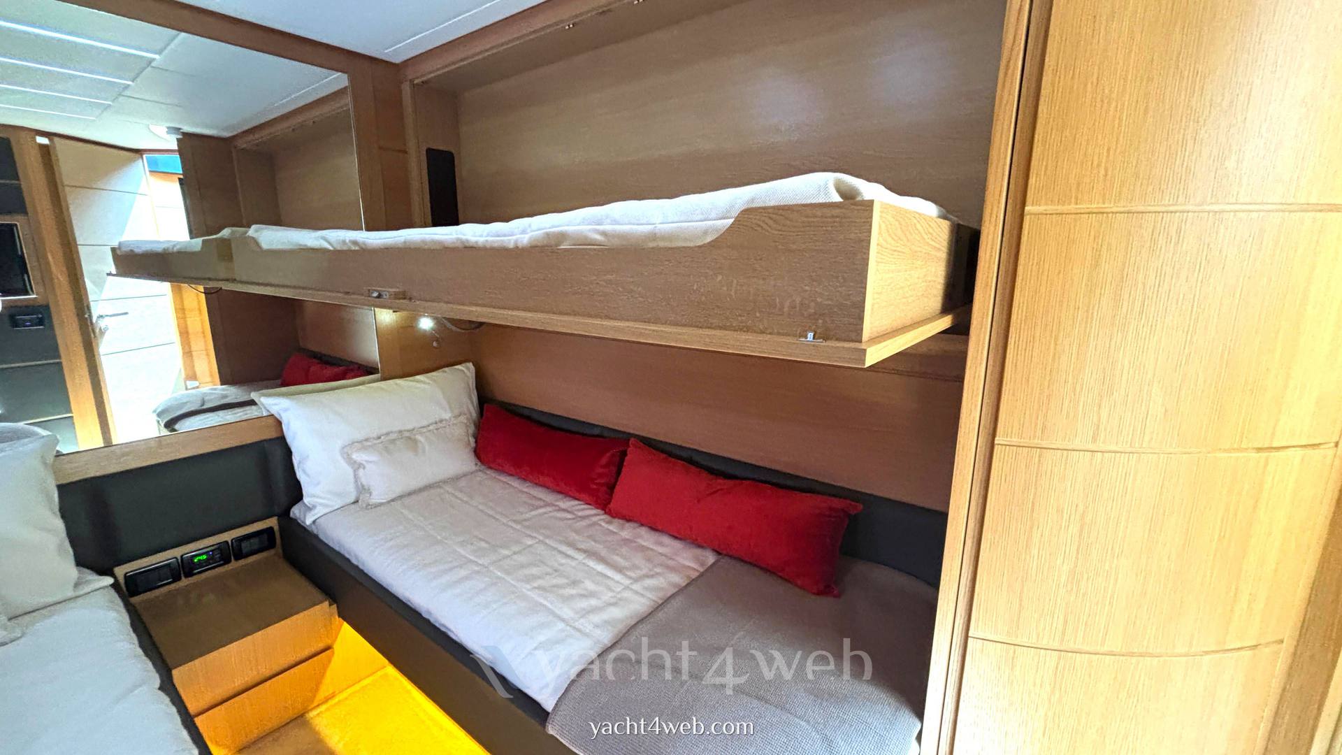 Pershing 74 