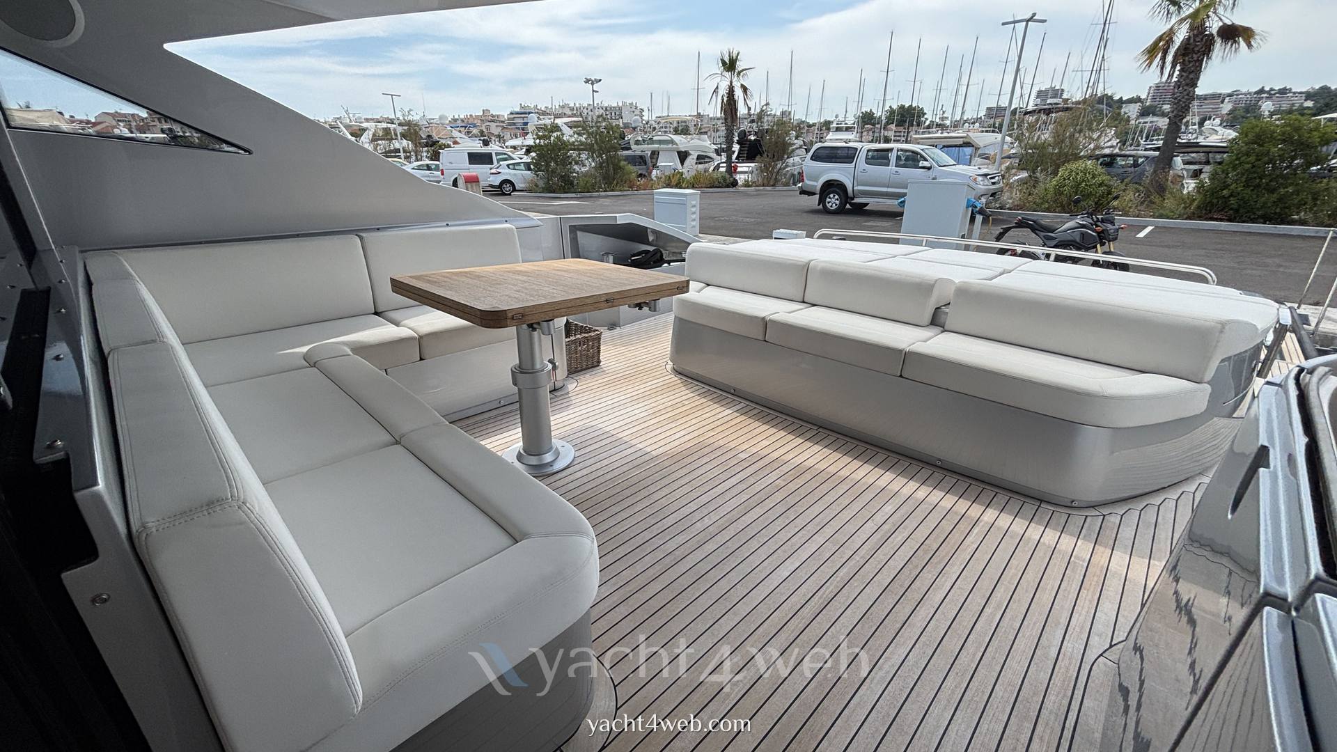 Pershing 74 Motoryacht
