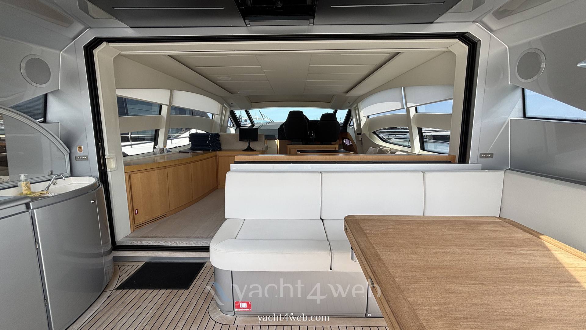 Pershing 74 usato