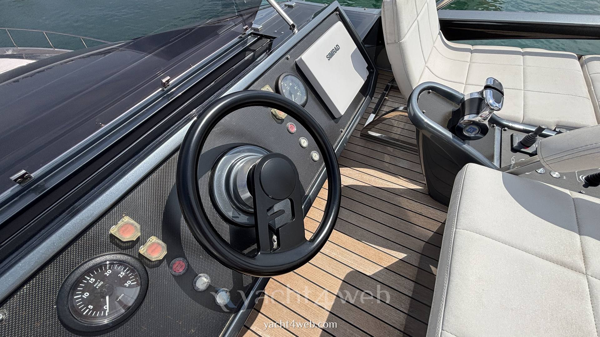 Pershing 74 Motoryacht usato