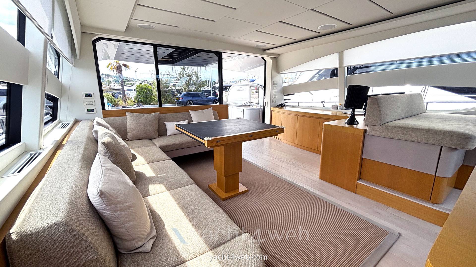 Pershing 74 
