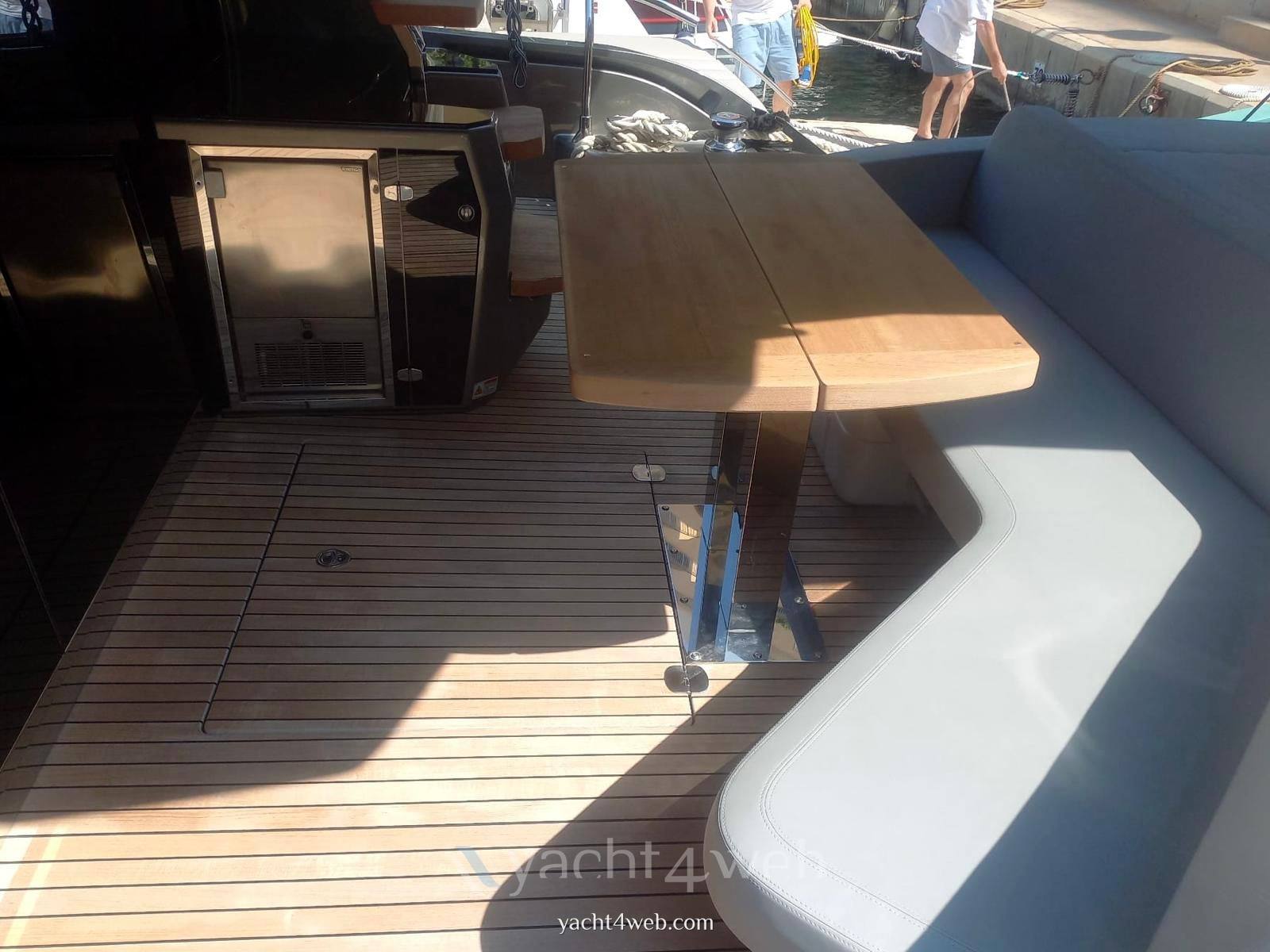 Cranchi E52f barca a motore