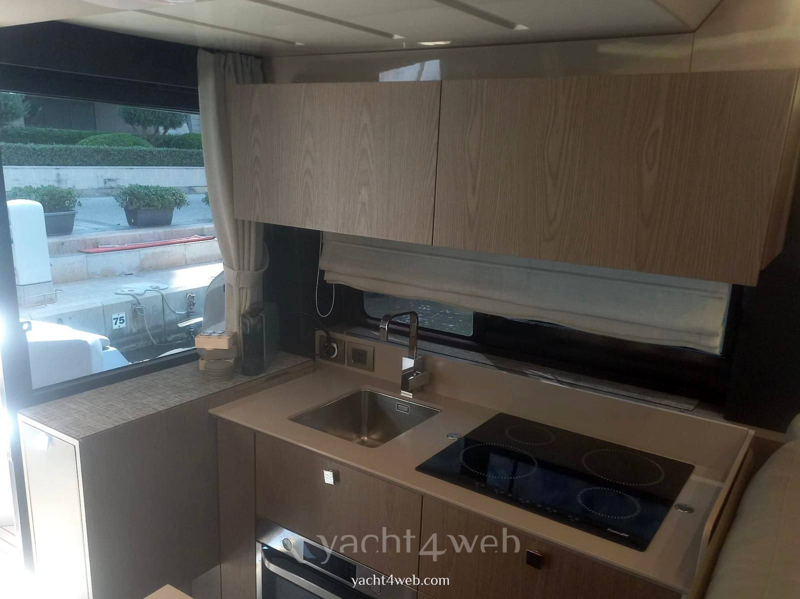 Cranchi E52f Motoryacht usato