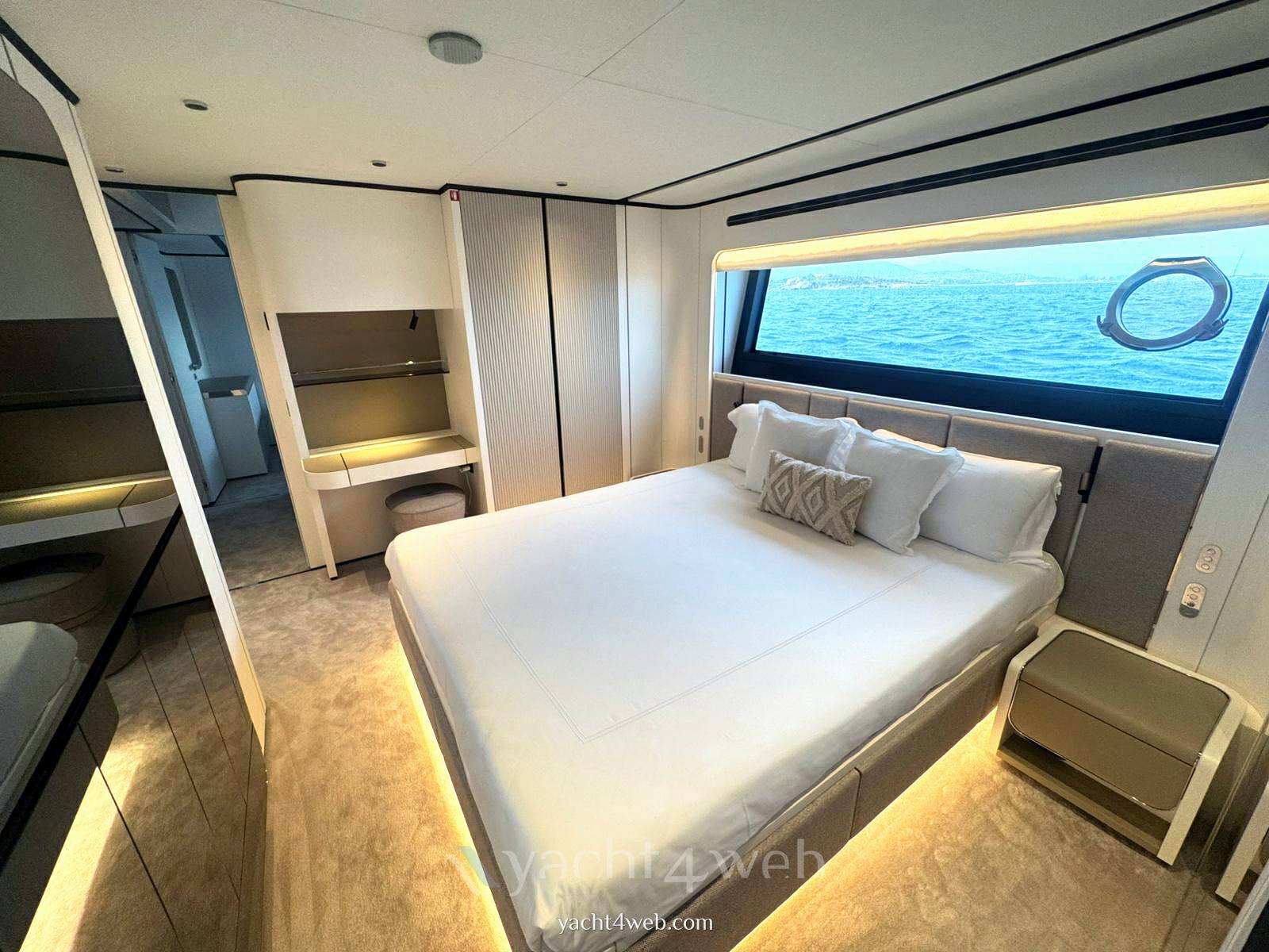 Ferretti yachts 940 