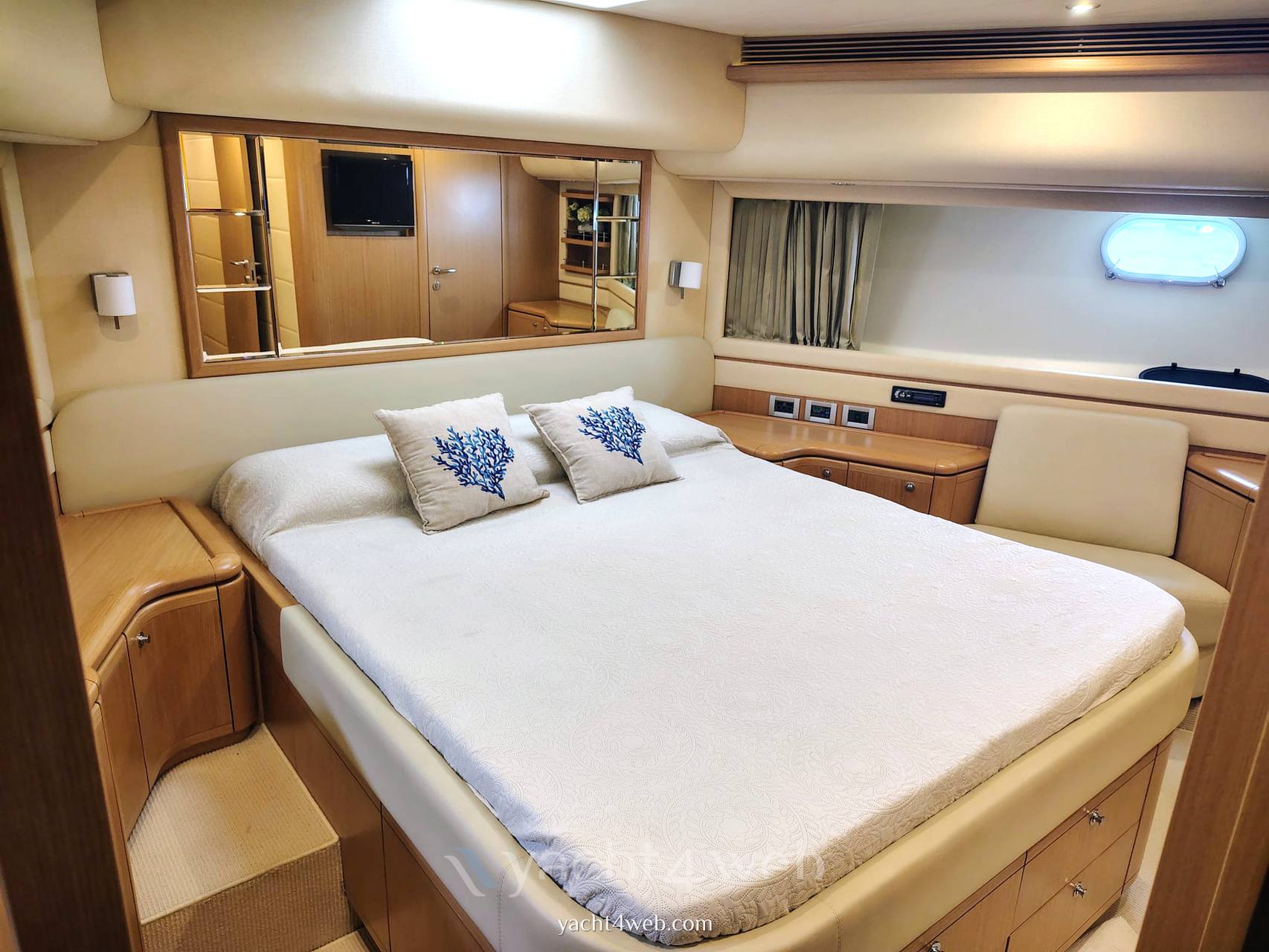 Ferretti yachts 830 usato