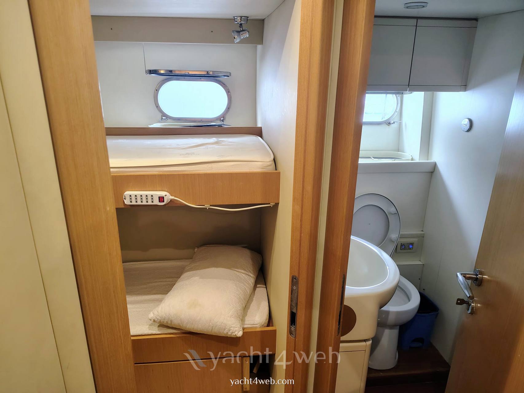 Ferretti yachts 830 usato