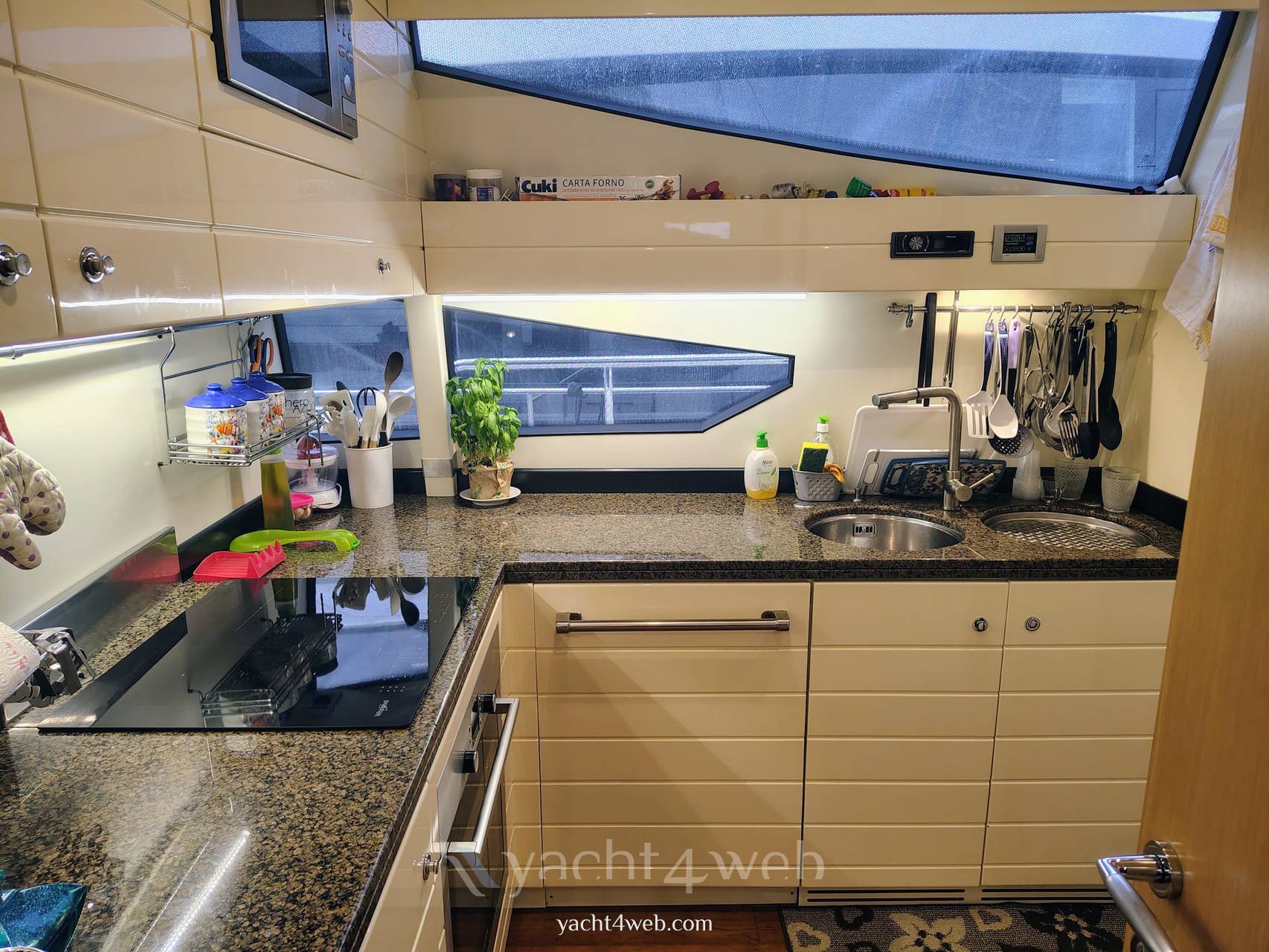 Ferretti yachts 830 Barca usata in vendita