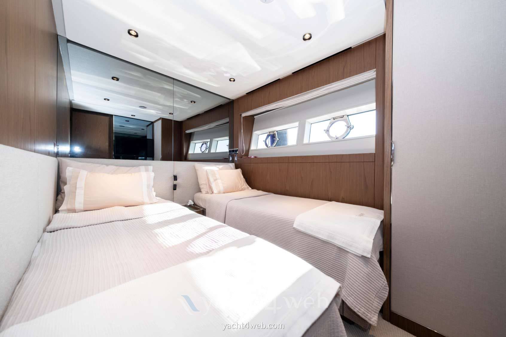 Ferretti yachts 780 