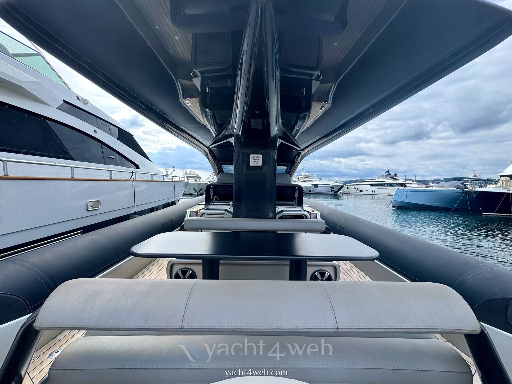 Anvera 55s Yate a motor usado