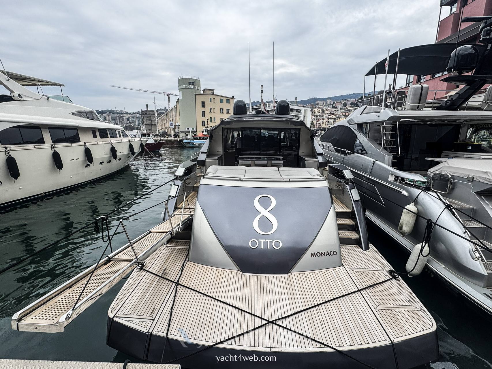 Pershing 80 Yate a motor