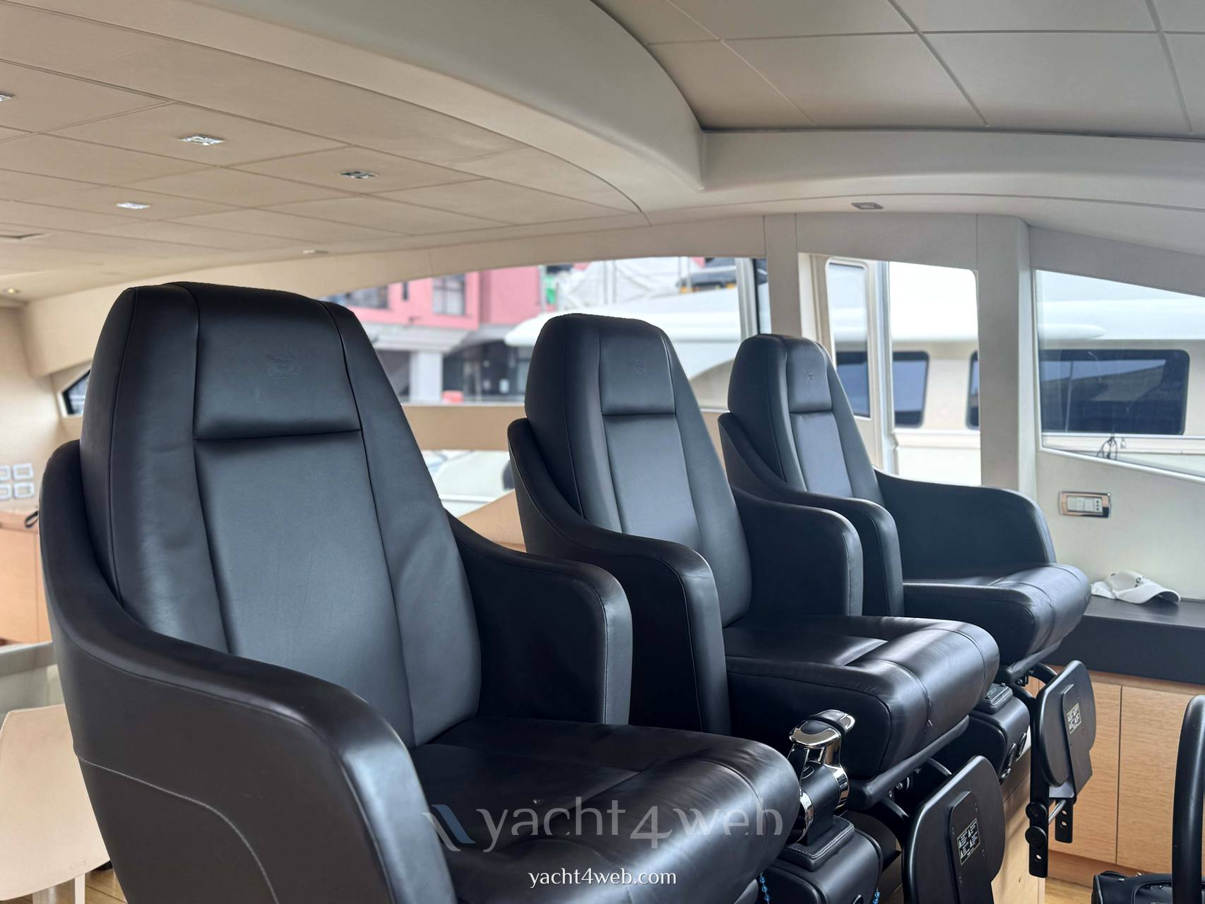 Pershing 80 Yate a motor