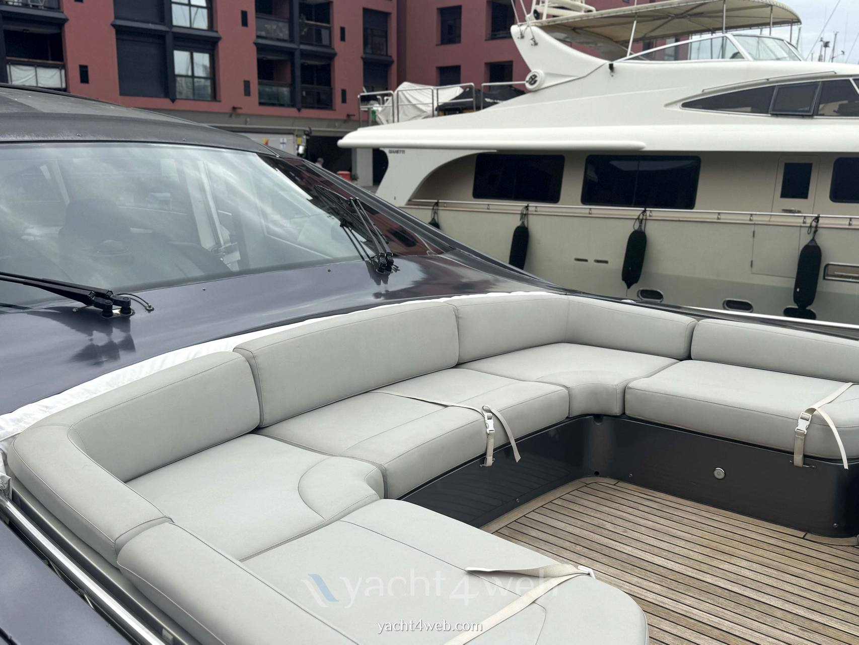 Pershing 80 