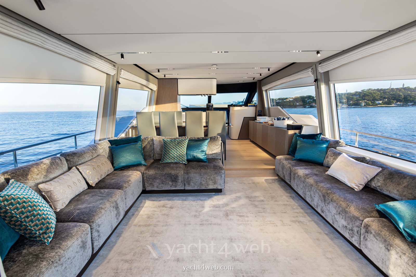 Ferretti yachts 720 fotografia