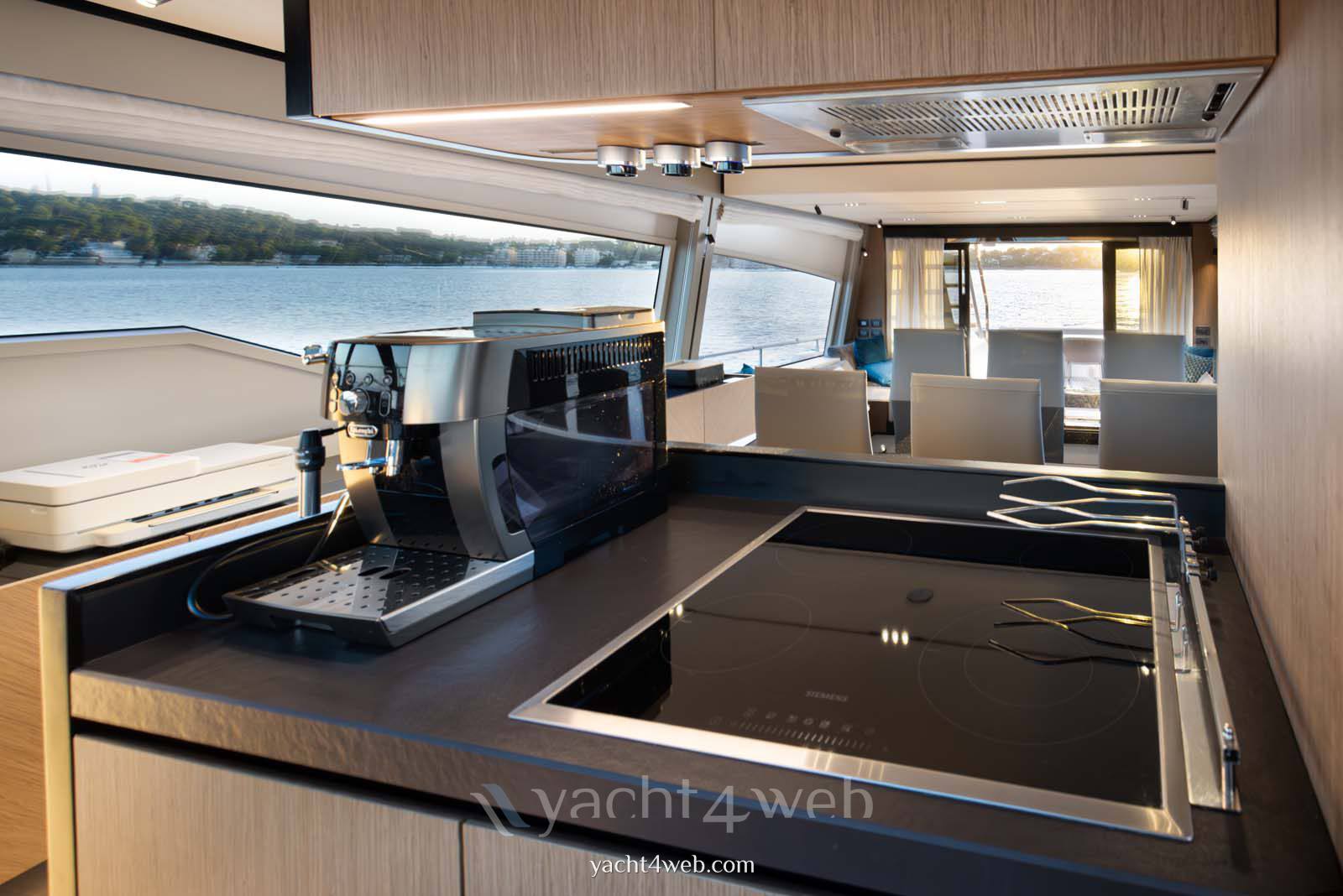 Ferretti yachts 720 Barca a motore usata in vendita