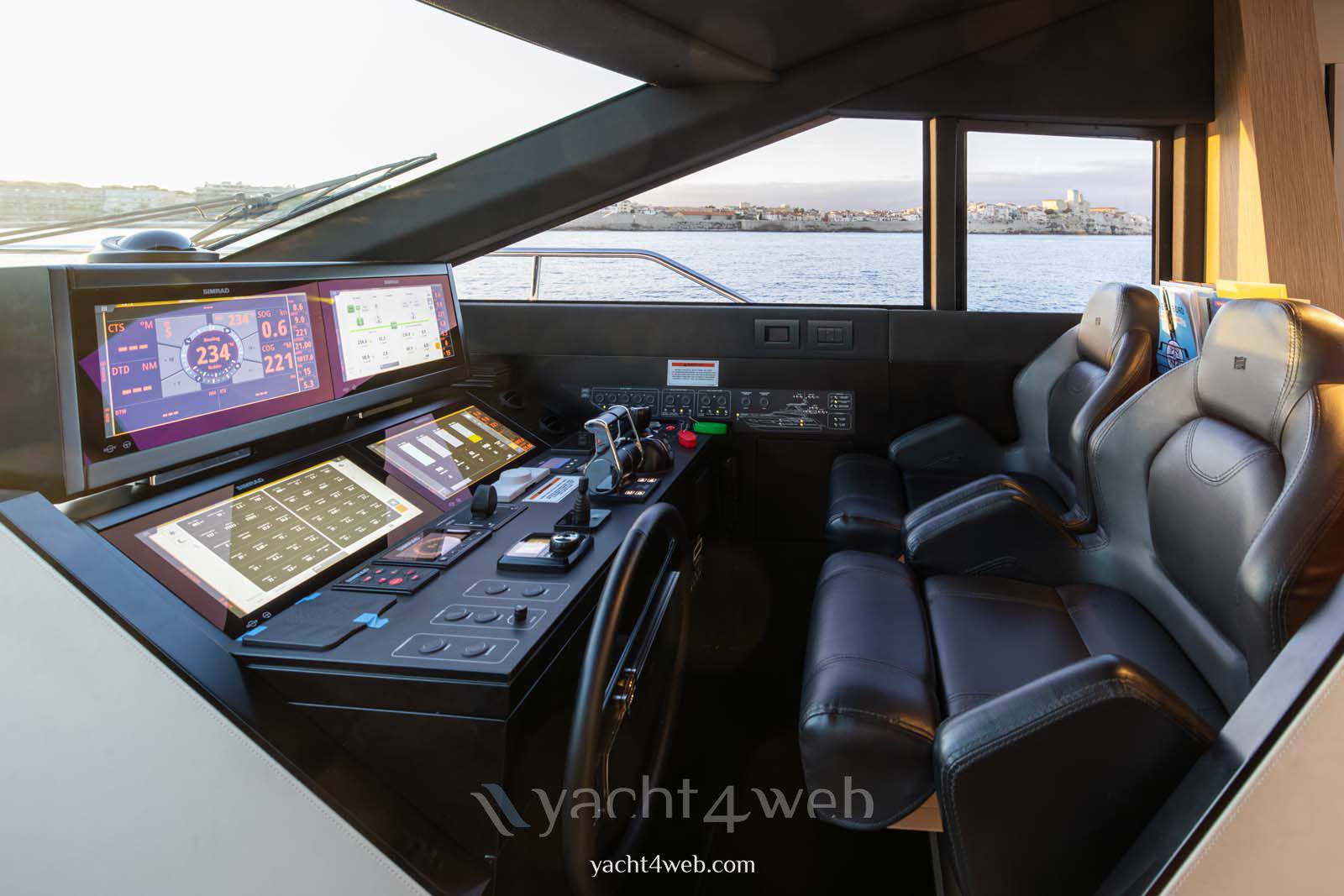 Ferretti yachts 720 Barca a motore usata in vendita