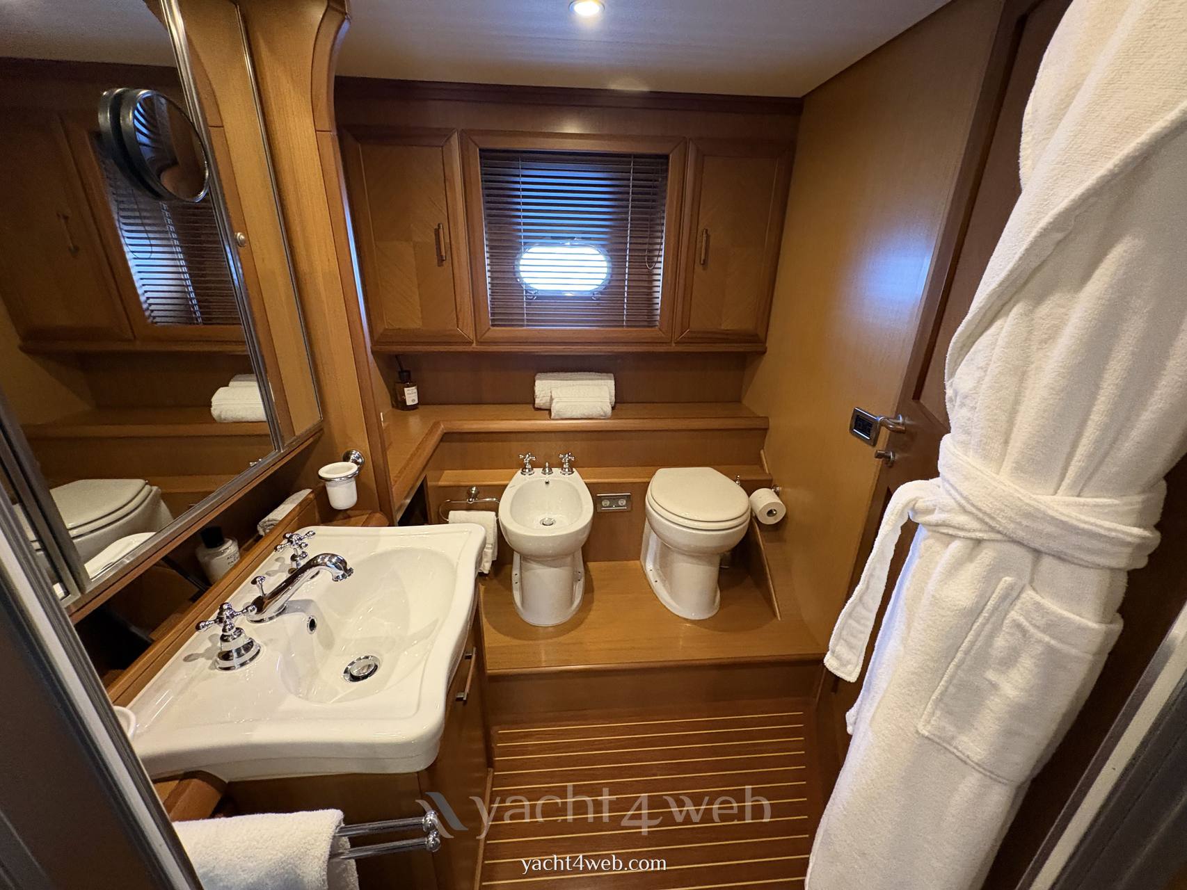 Mochi craft Dolphin 74 Yacht à moteur occasion