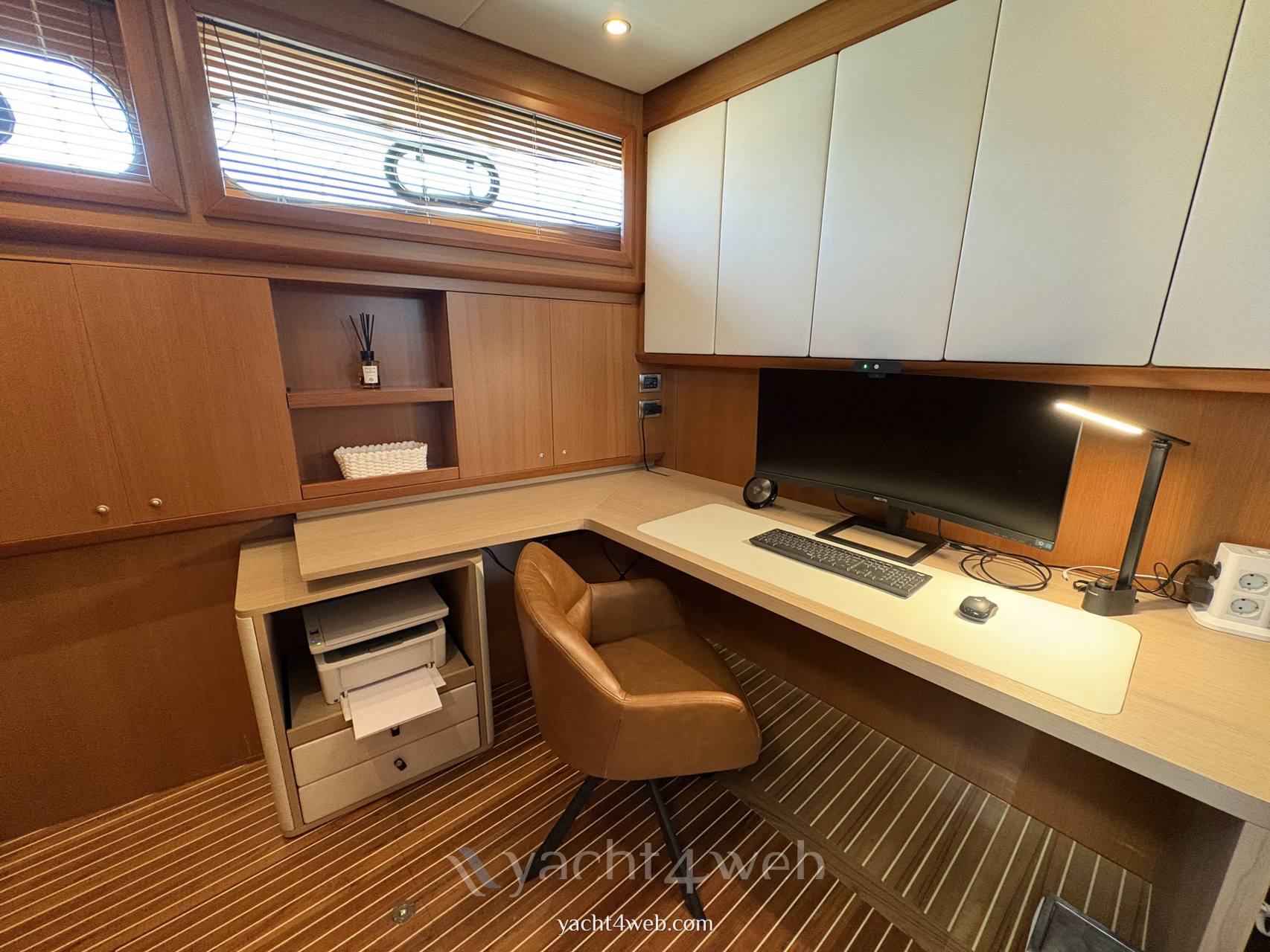 Mochi craft Dolphin 74 Photo
