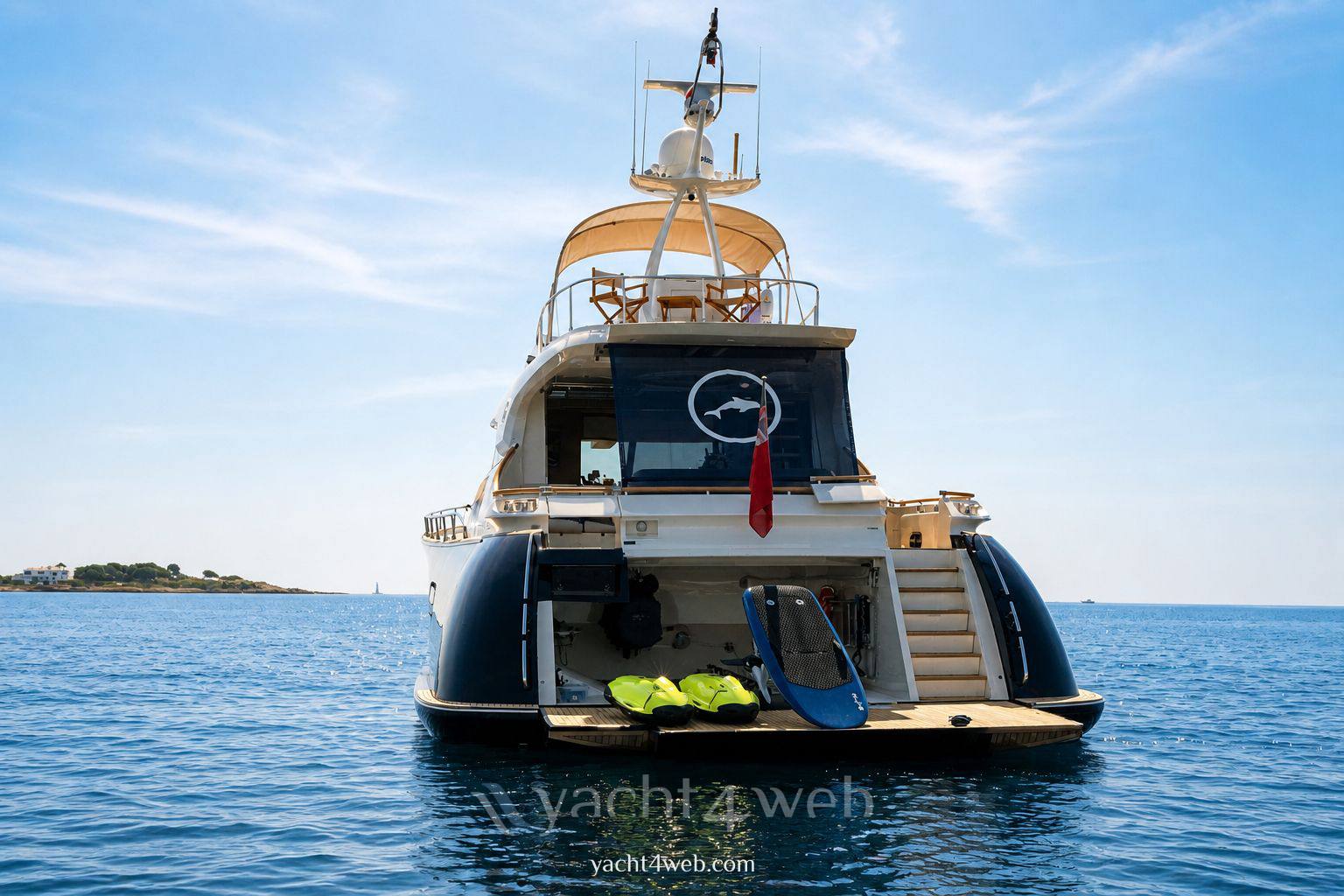 Mochi craft Dolphin 74 Yacht à moteur