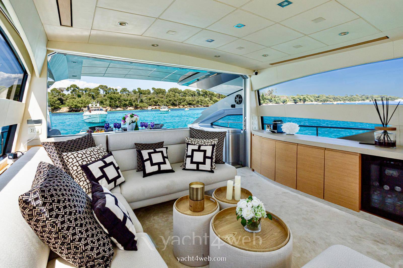 Pershing 64 Boot