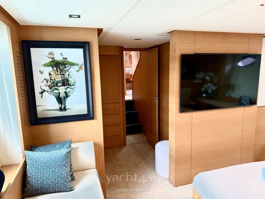 Pershing 64 Boot