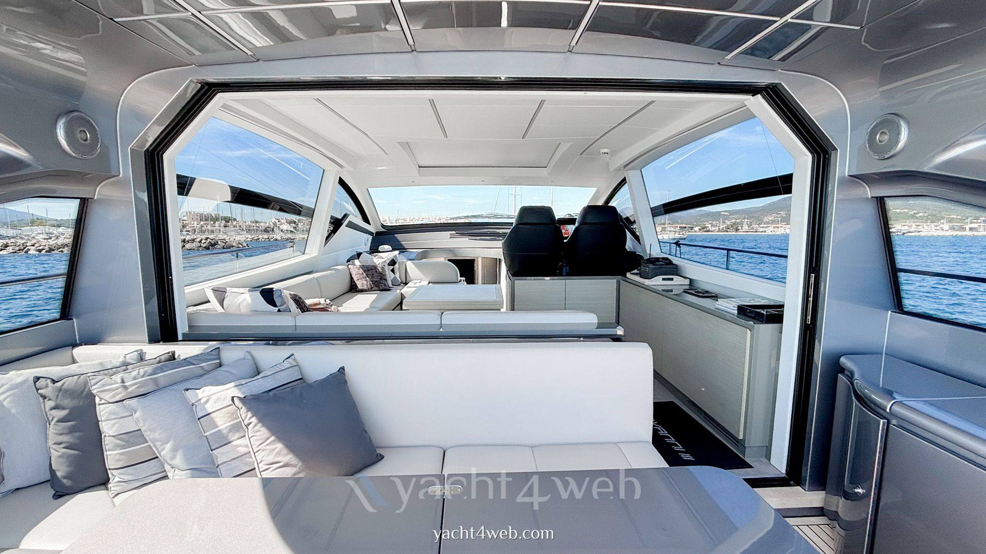 Pershing 62 