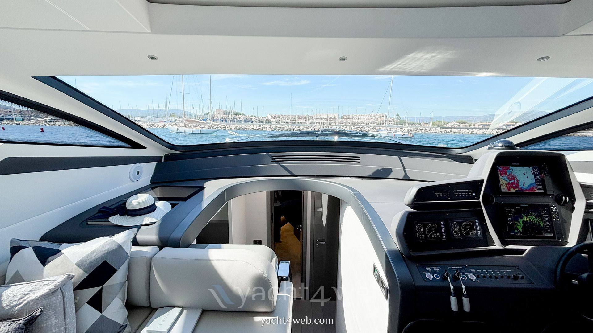 Pershing 62 