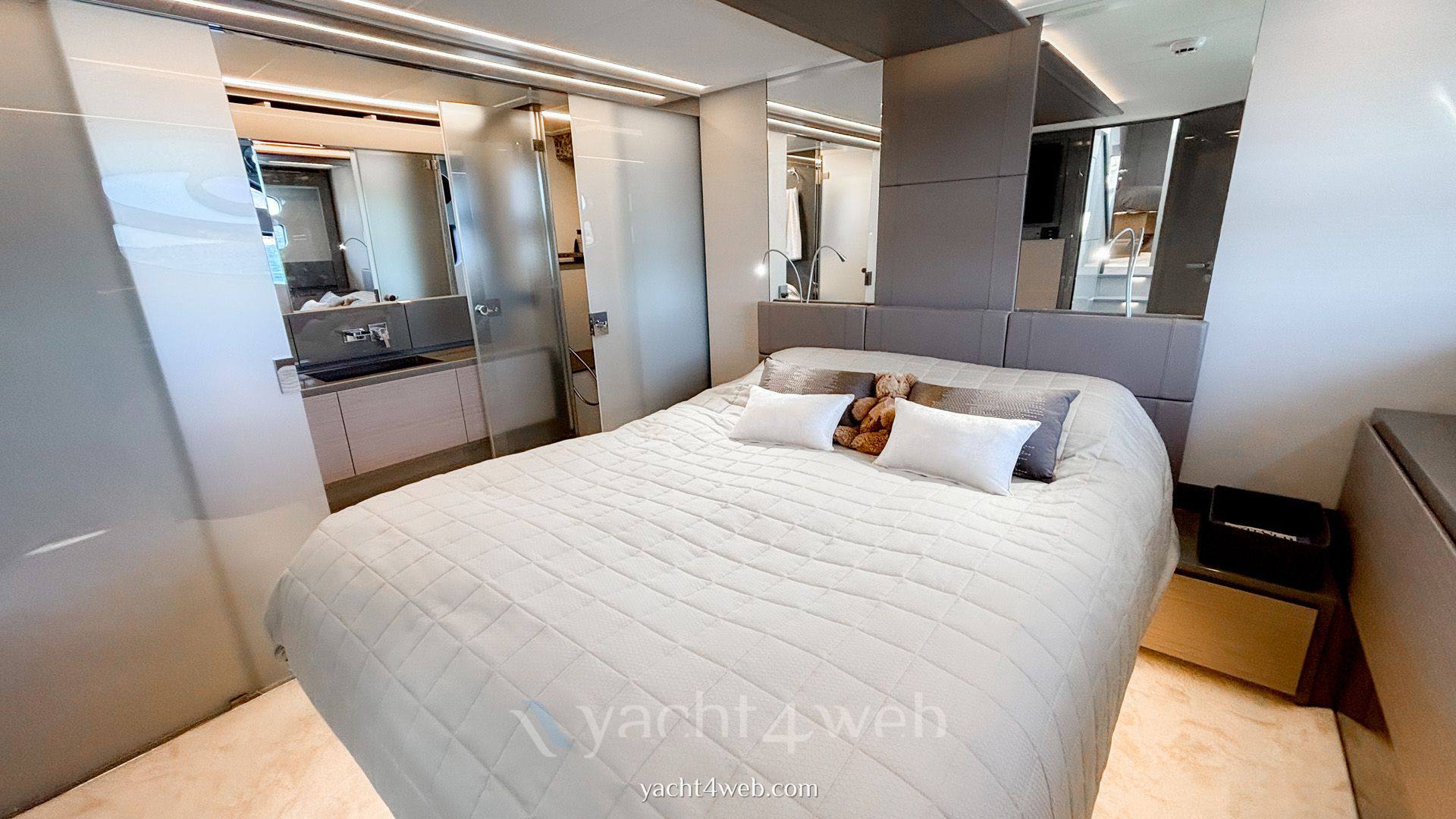 Pershing 62 Yate a motor
