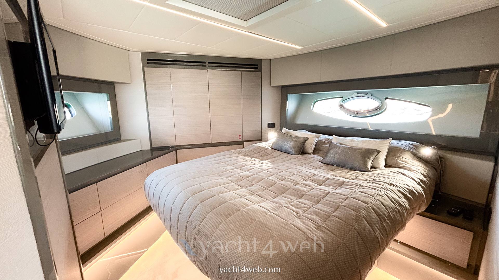 Pershing 62 Yate a motor usado