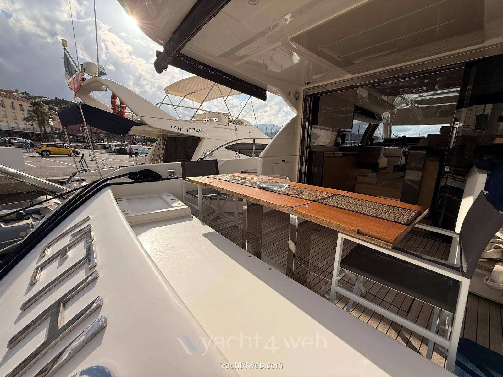 Ferretti yachts 550 游艇