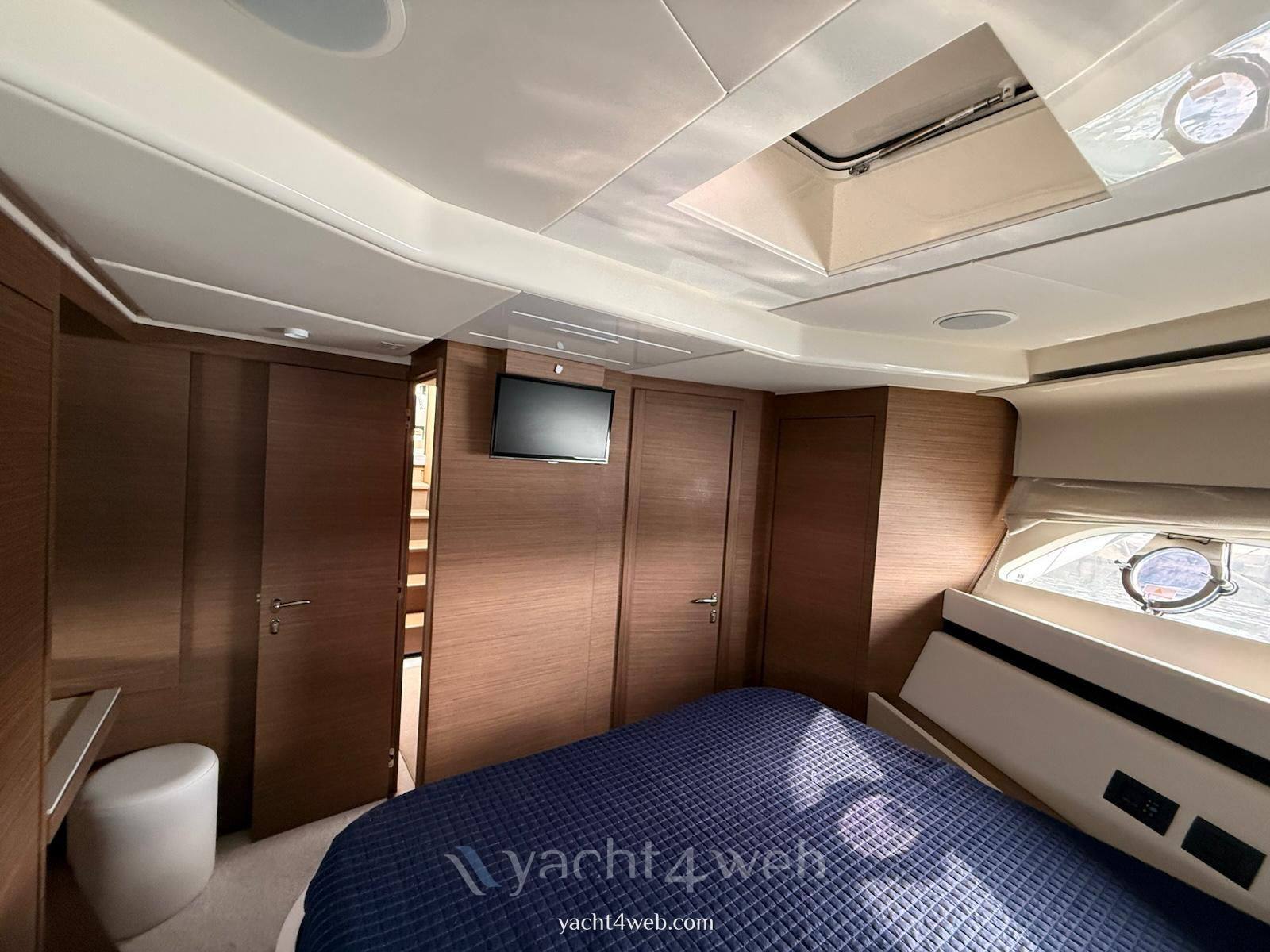 Ferretti yachts 550 