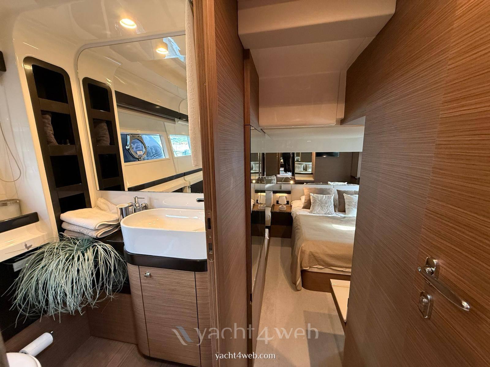 Ferretti yachts 550 游艇