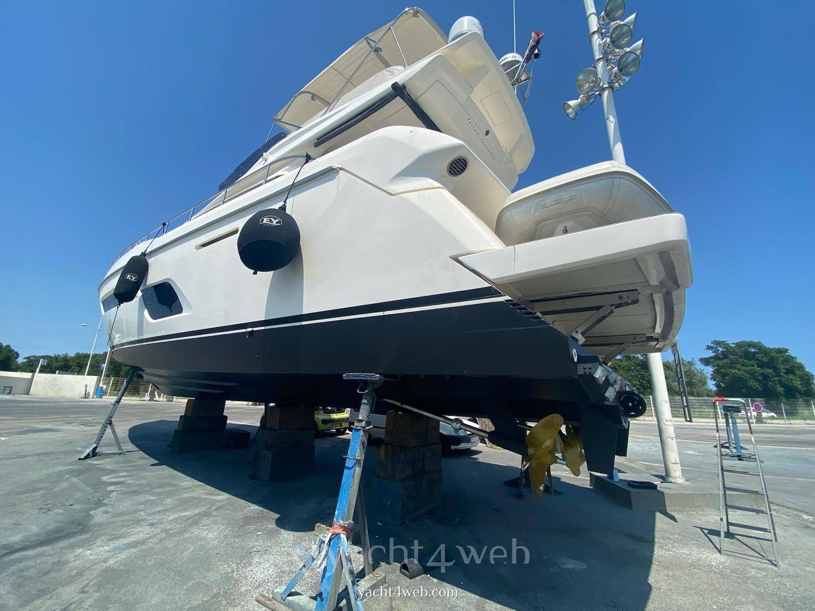 Ferretti yachts 550 机动船