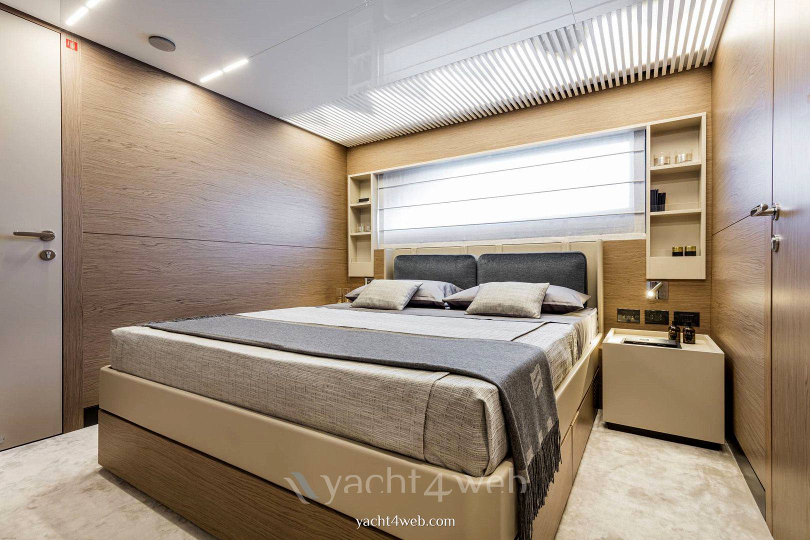 Ferretti yachts 920 Фото