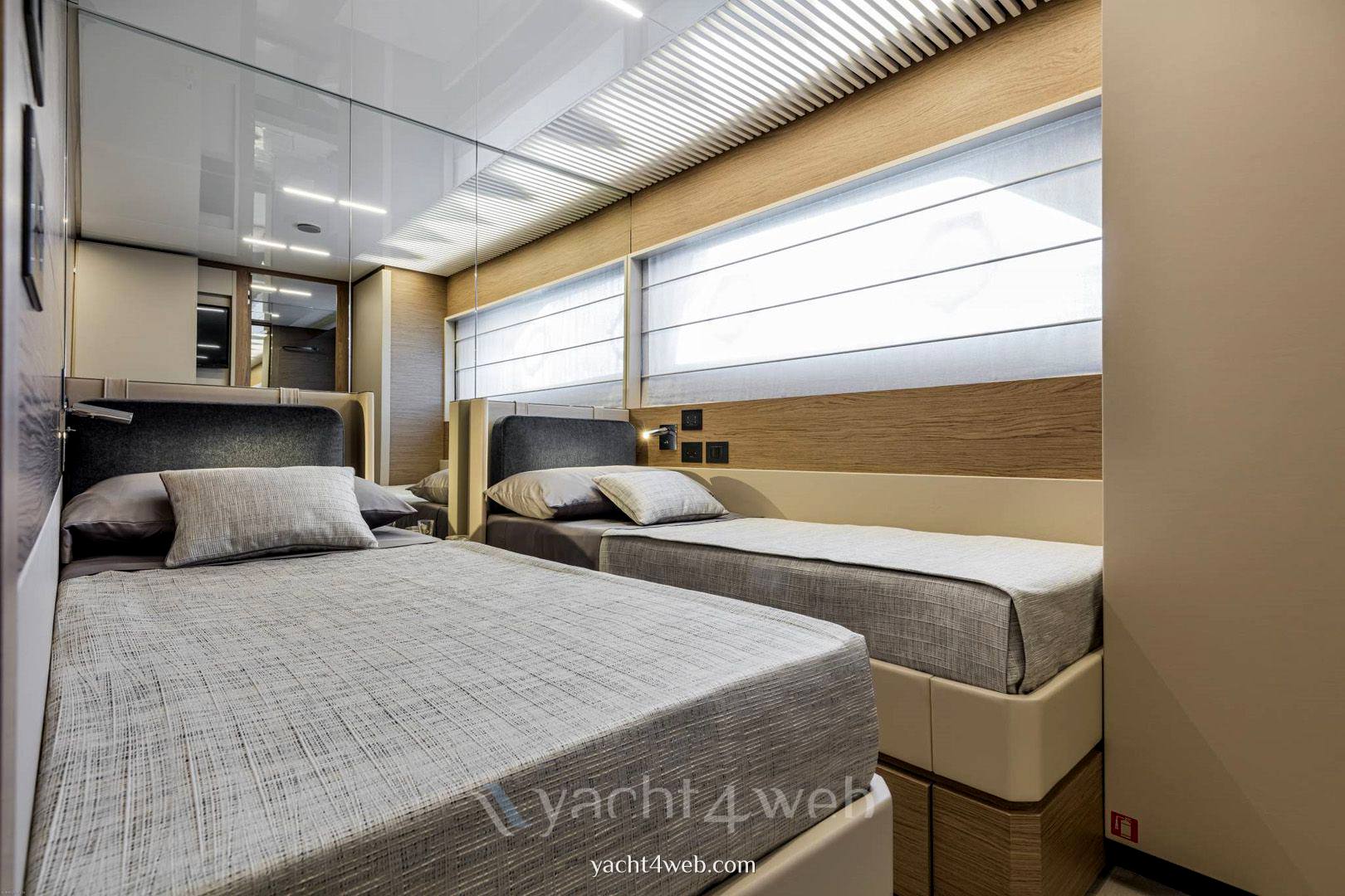 Ferretti yachts 920 